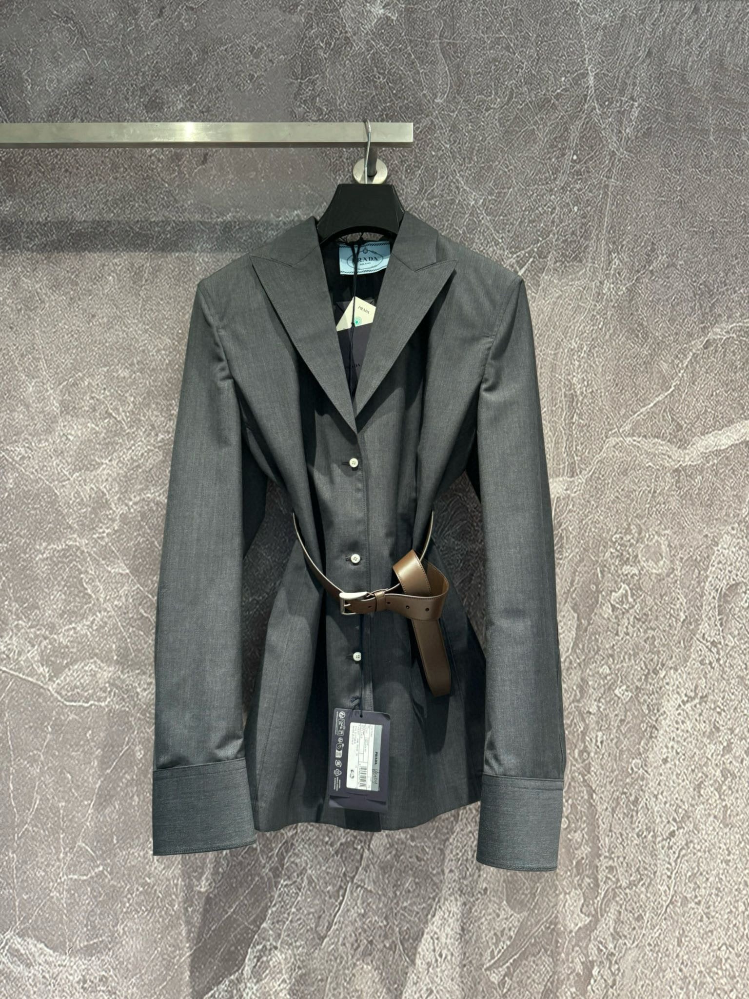 Premium gray worsted wool suit - Ultra-Collectible