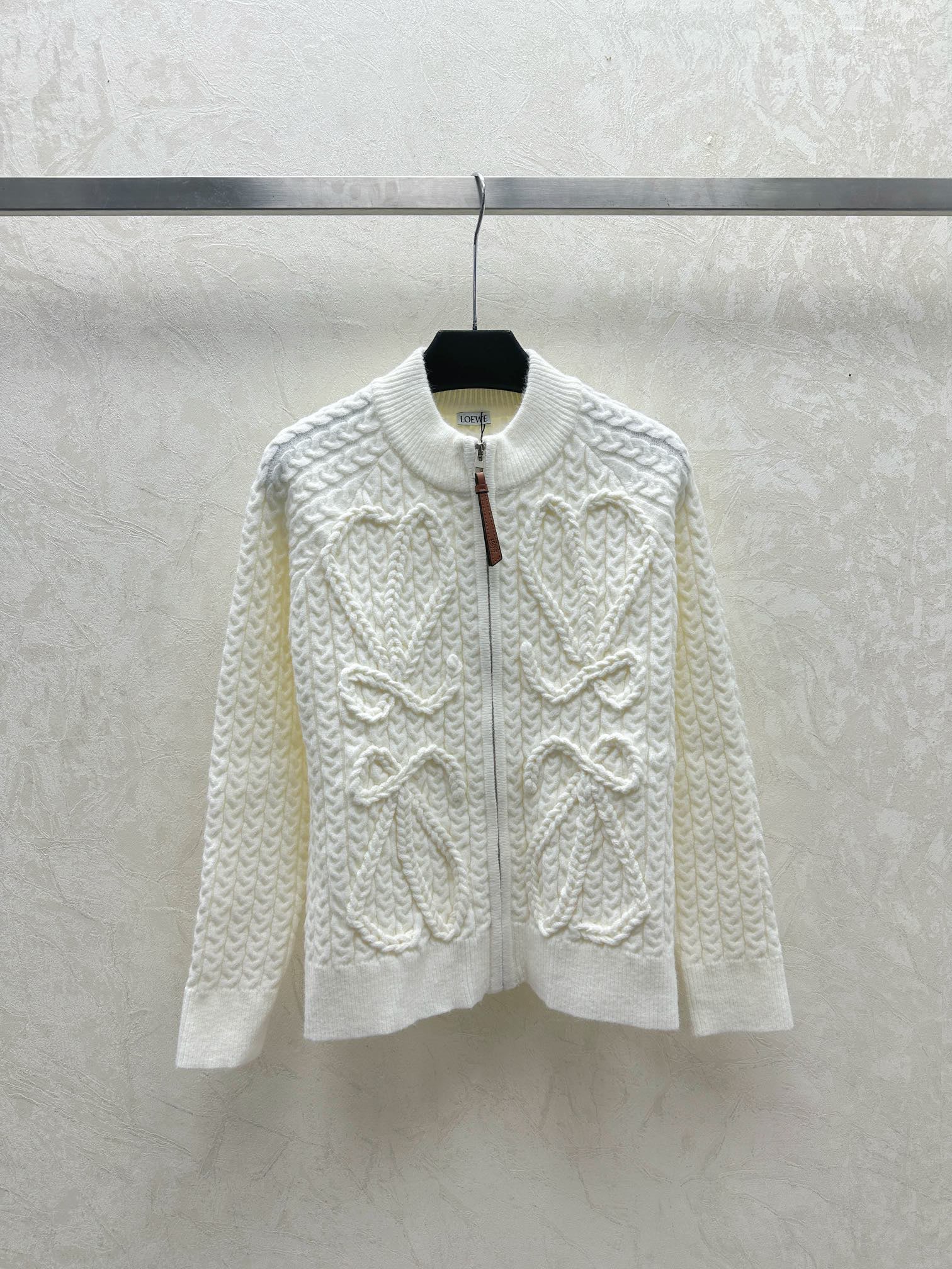 Solid color woven zippered long-sleeved top - Ultra-Collectible