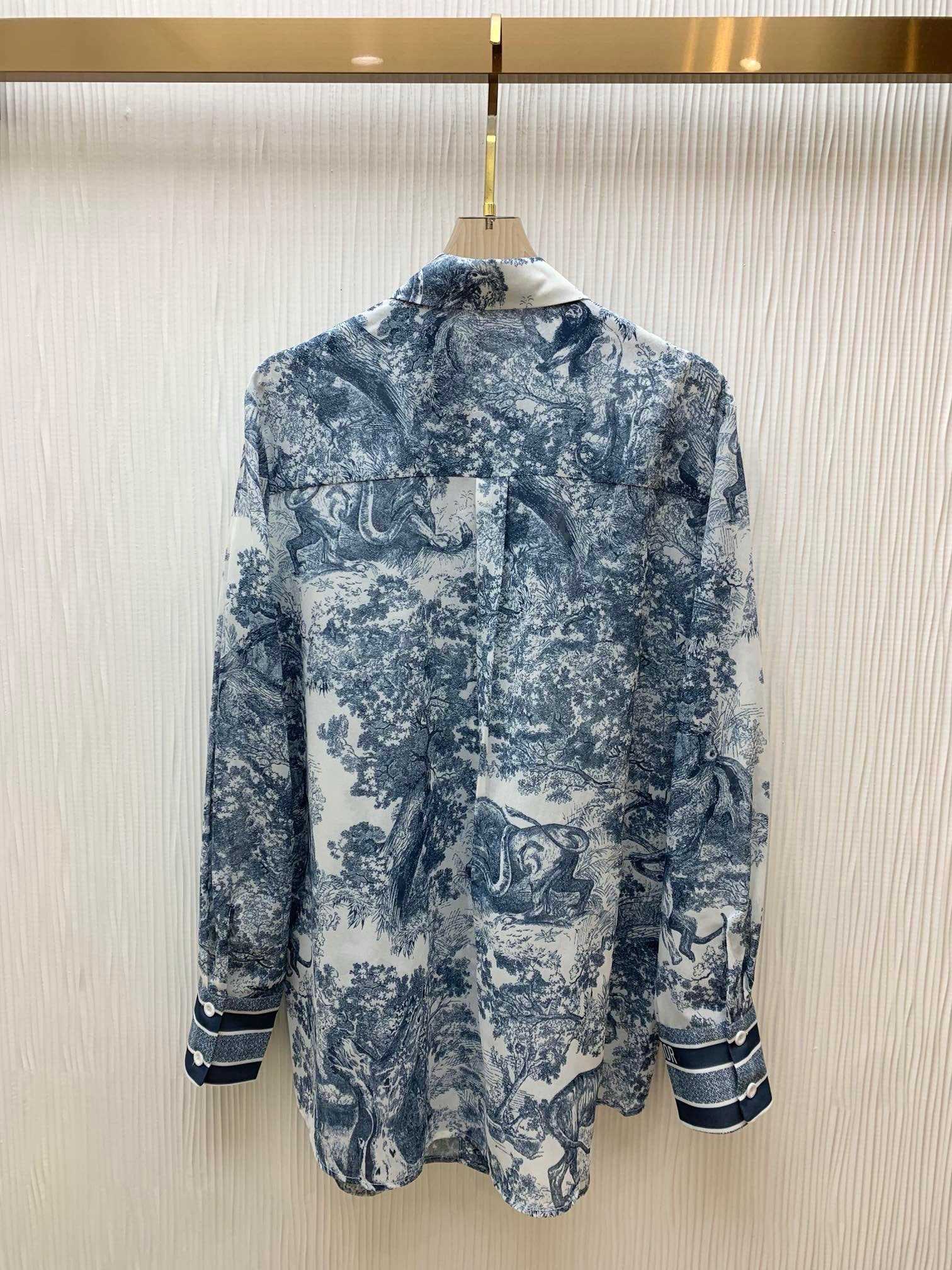 Fashionable jungle animal pattern shirt - Ultra-Collectible