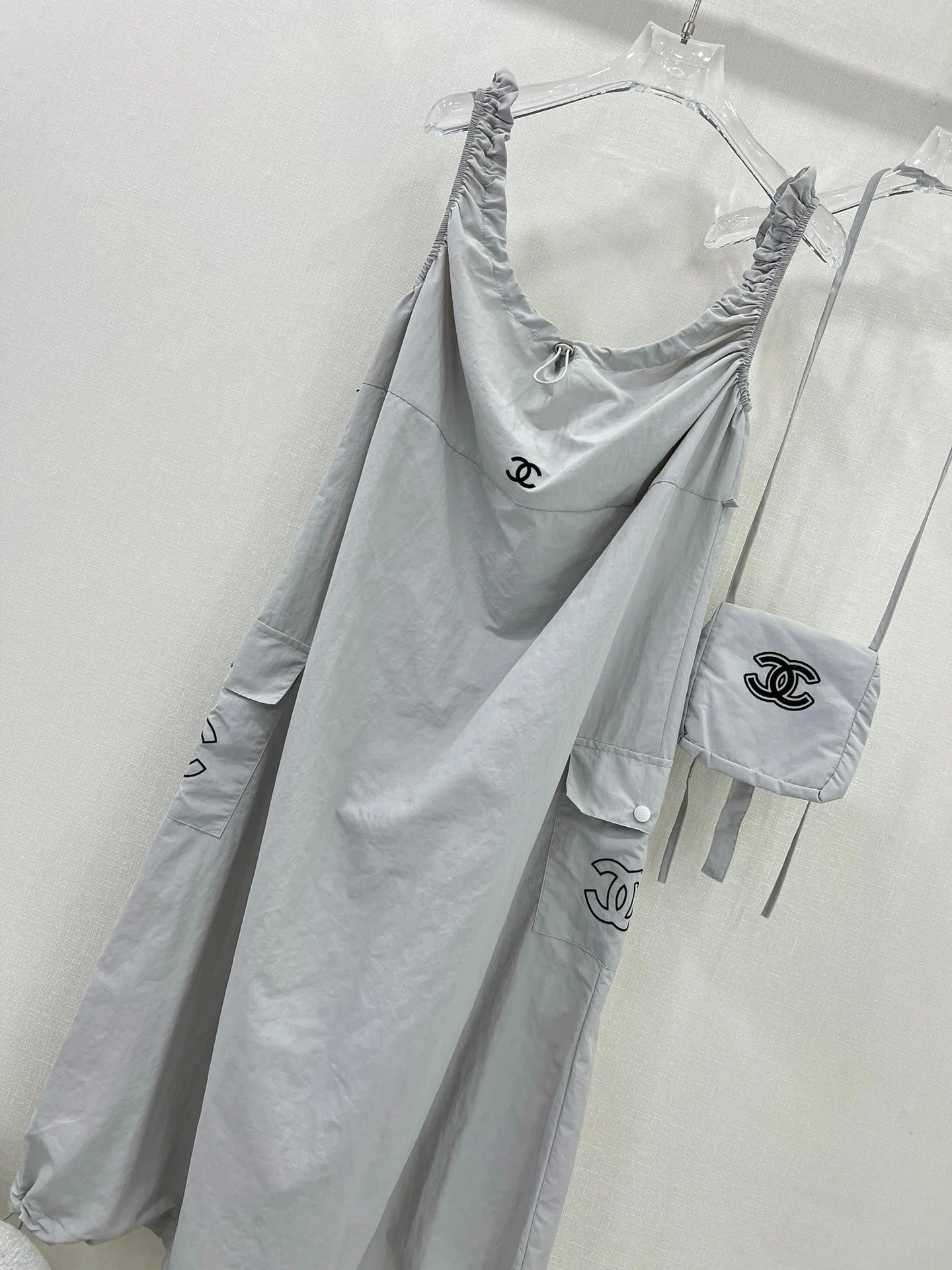 Workwear style with a small bag dress - Ultra-Collectible