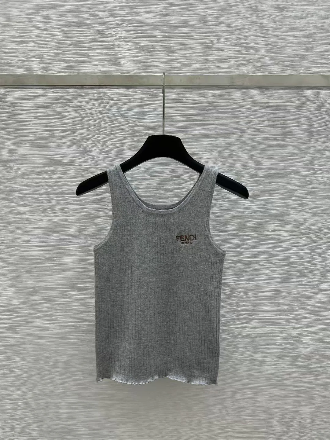 embroidered logo knitted vest - Ultra-Collectible