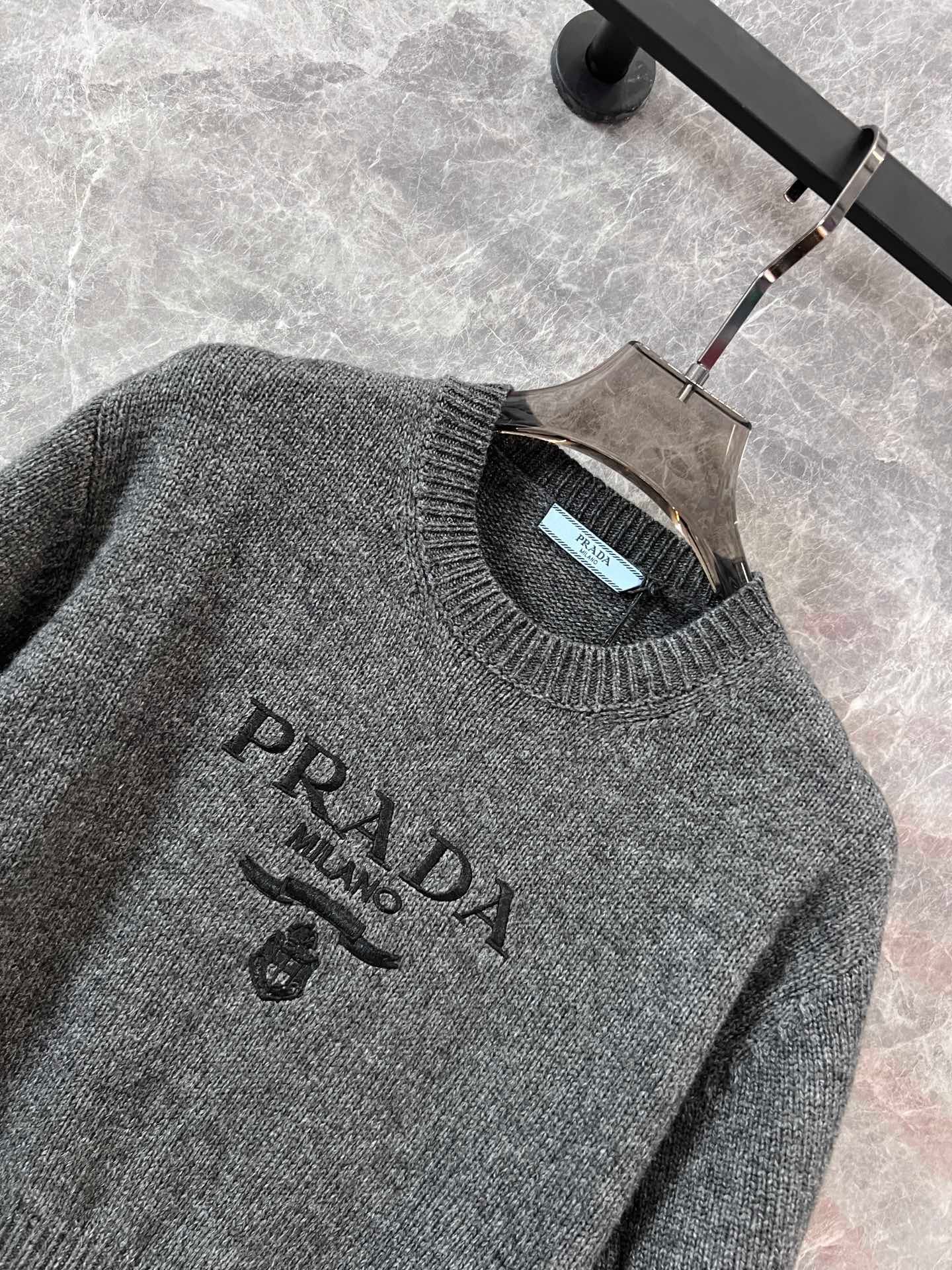 Letter embroidered knitted short sleeves - Ultra-Collectible