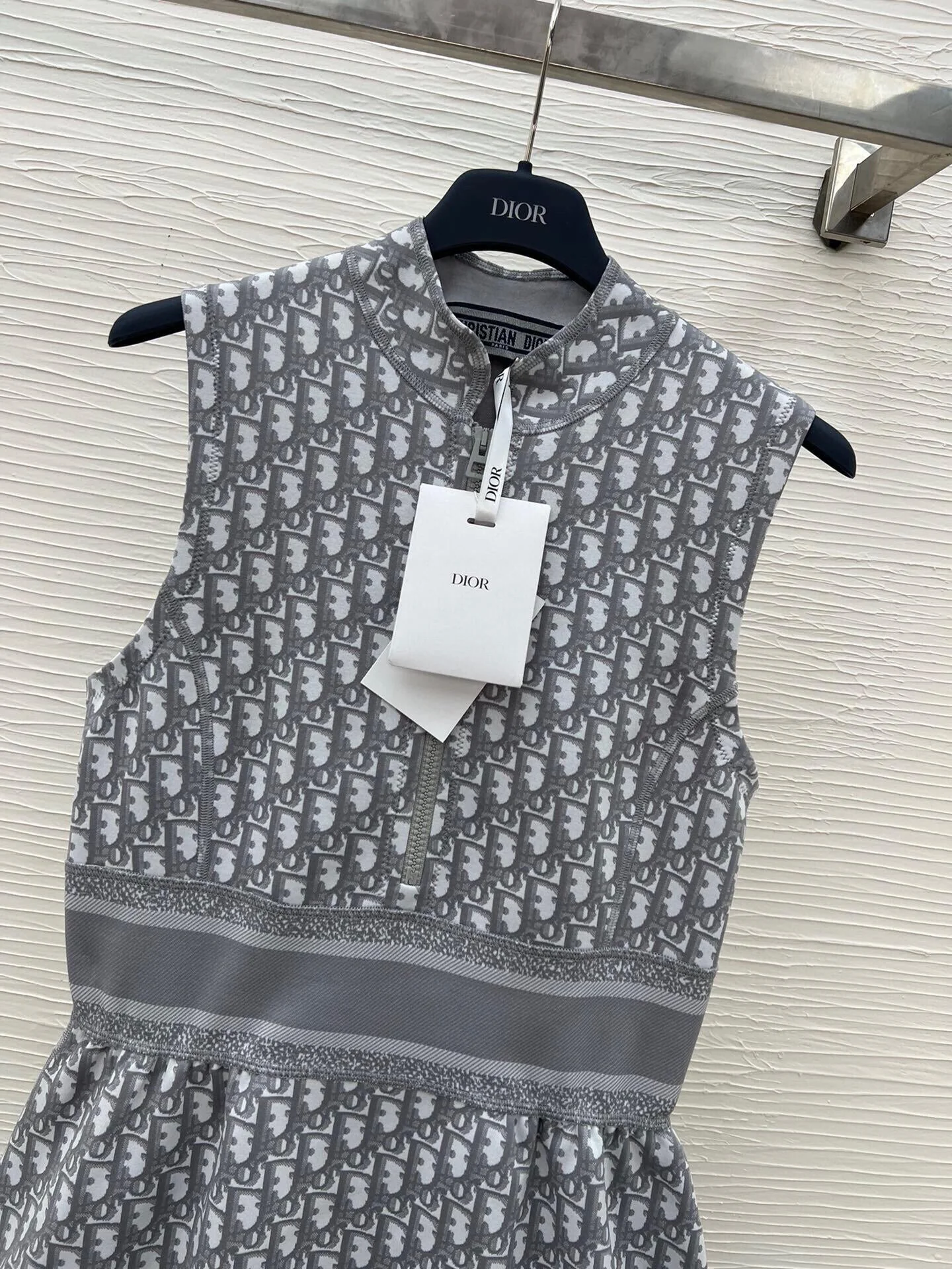 Presbyopia vest dress - Ultra-Collectible