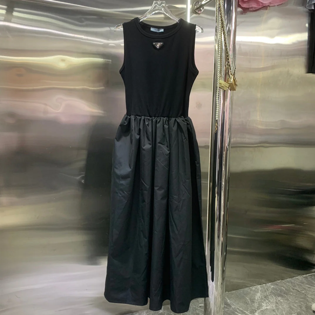 Simple vest dress - Ultra-Collectible