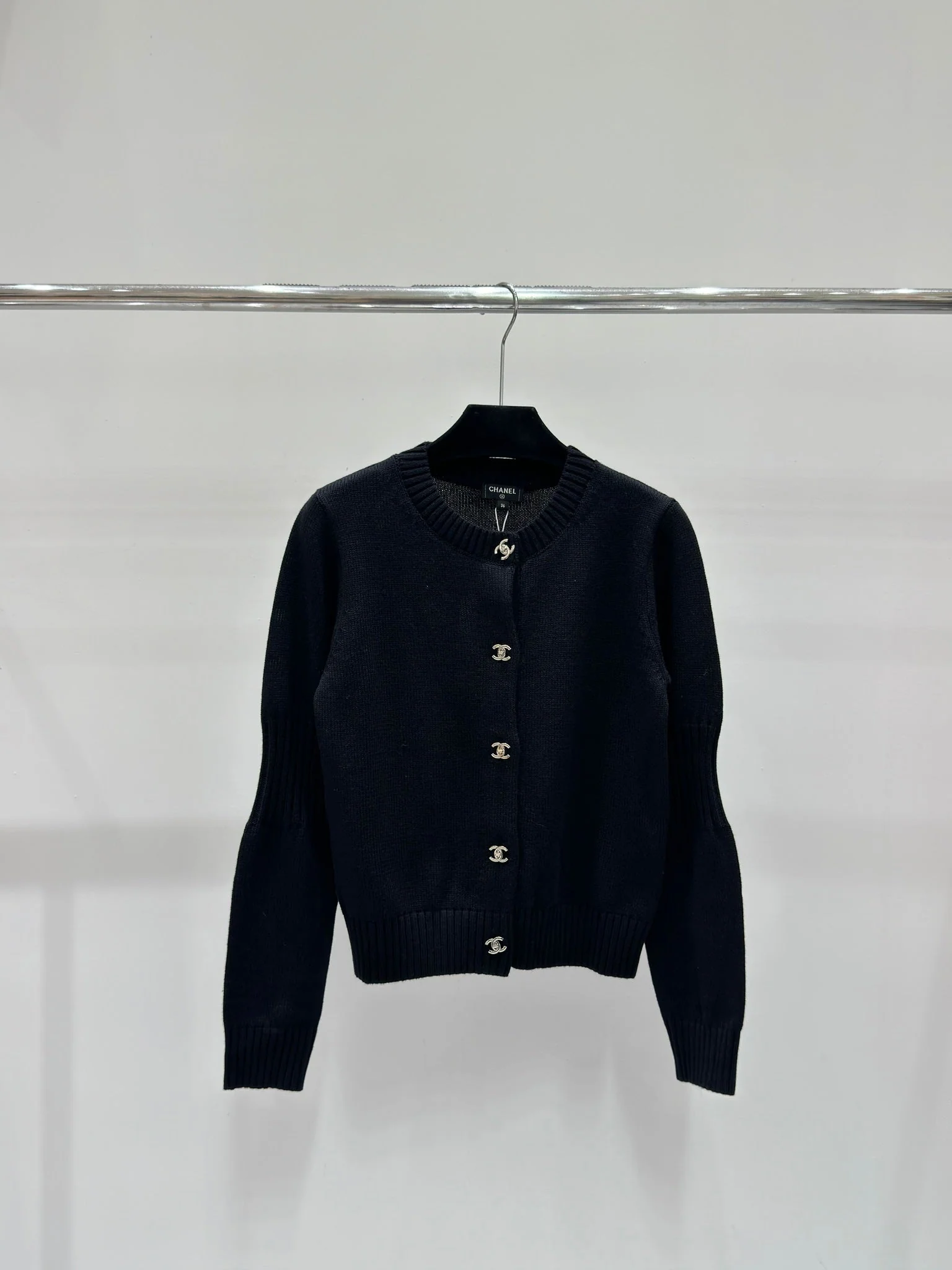 Round neck cardigan - Ultra-Collectible