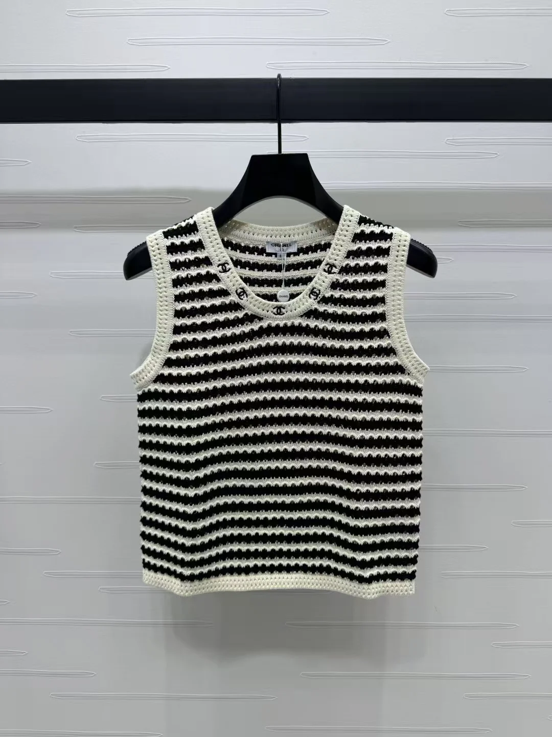 Striped knitted vest - Ultra-Collectible