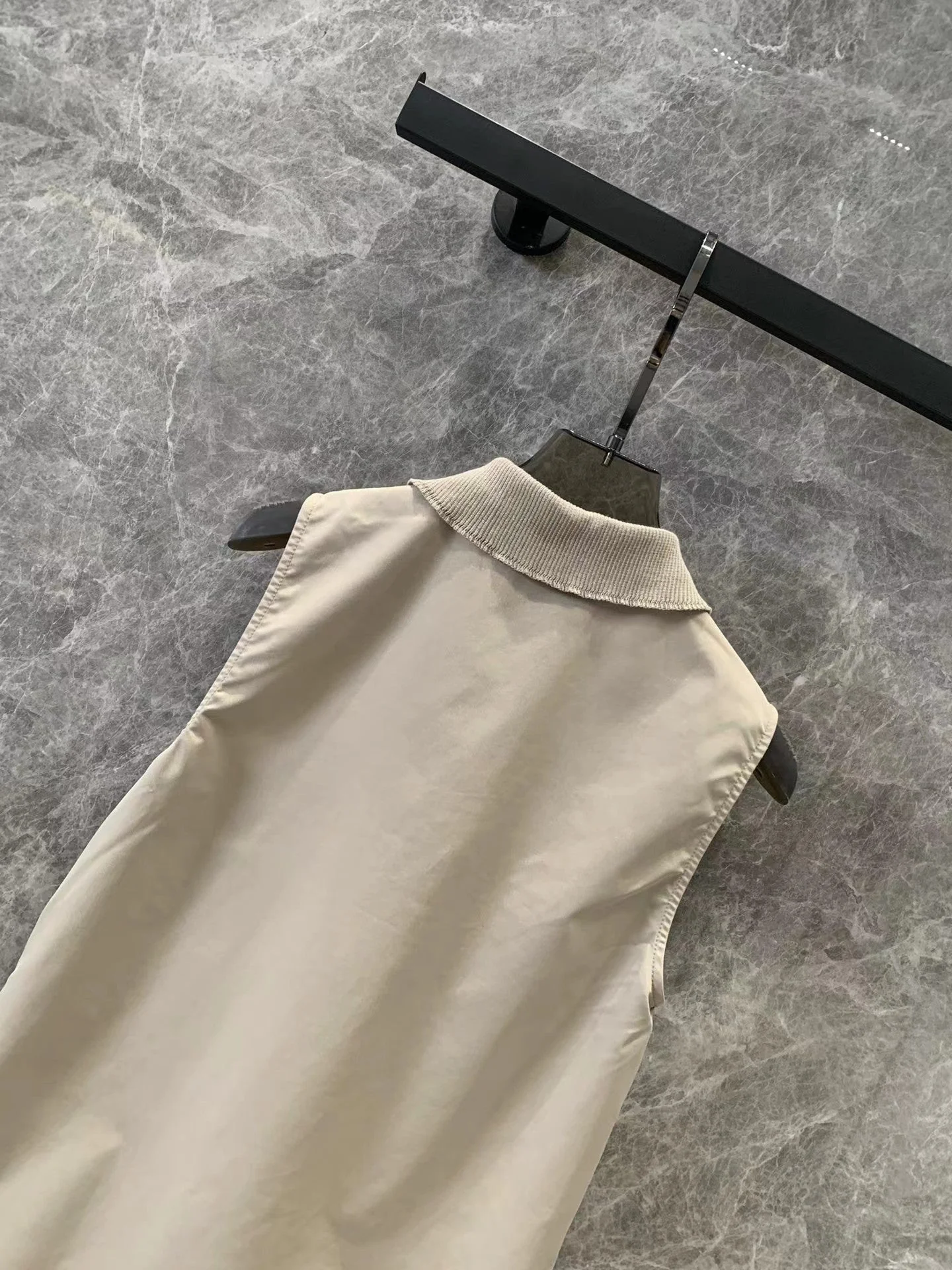 New lapel half zipper micro logo vest dress - Ultra-Collectible