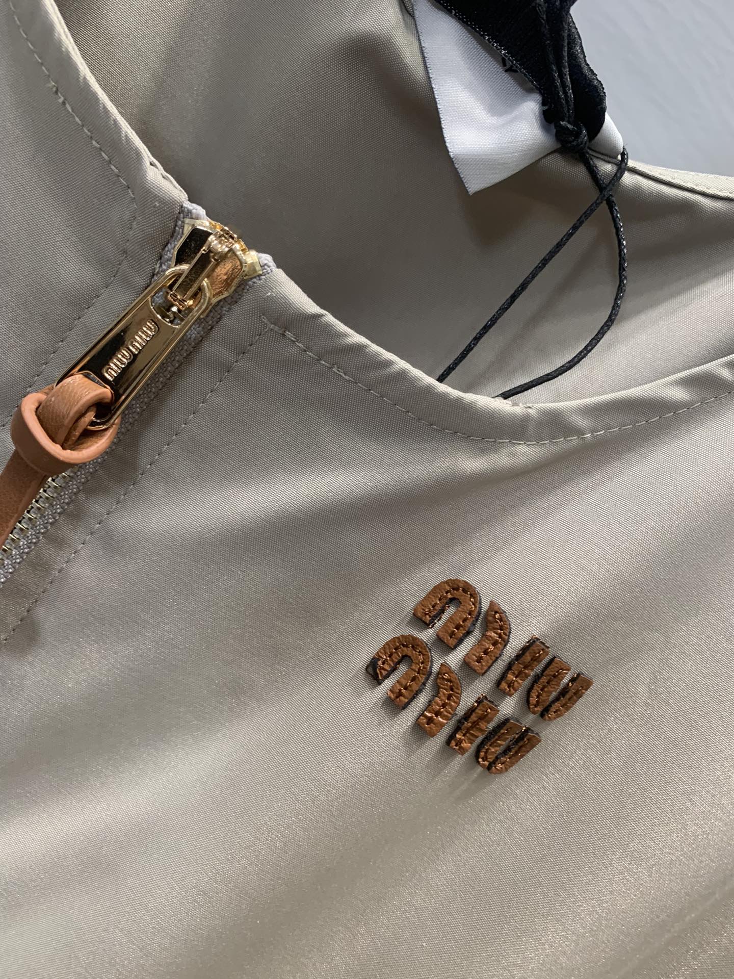 Waisted umbrella-hem sleeveless dress - Ultra-Collectible