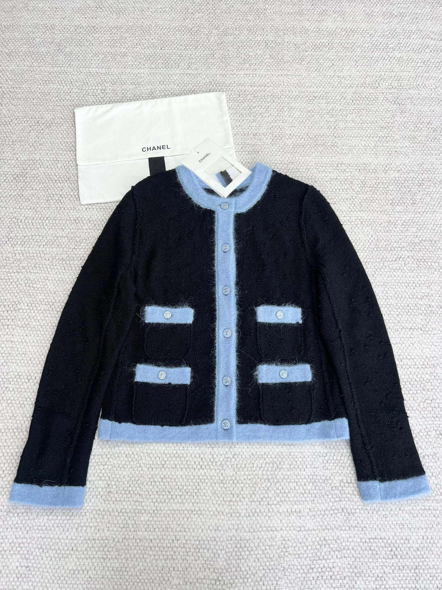 Blue contrast cardigan - Ultra-Collectible