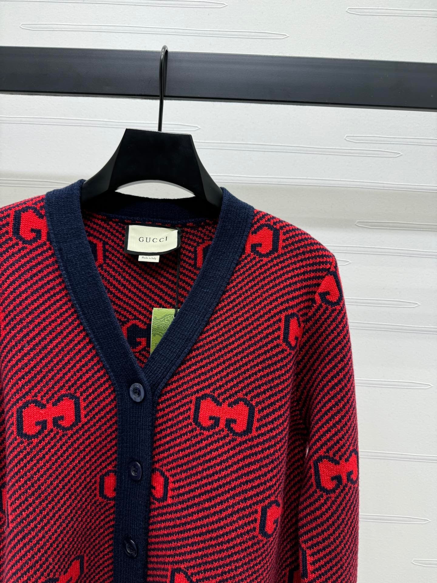 Red knitted cardigan - Ultra-Collectible