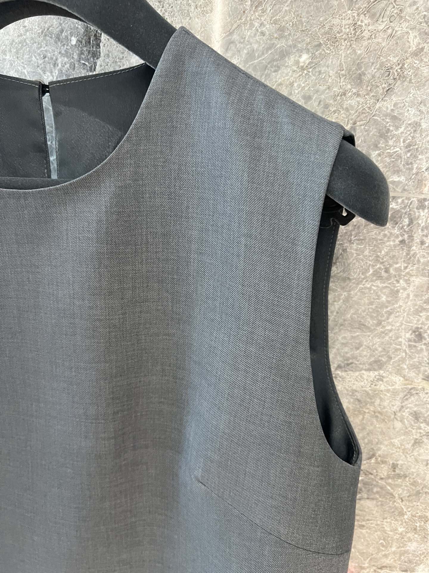 Simple sleeveless vest dress - Ultra-Collectible