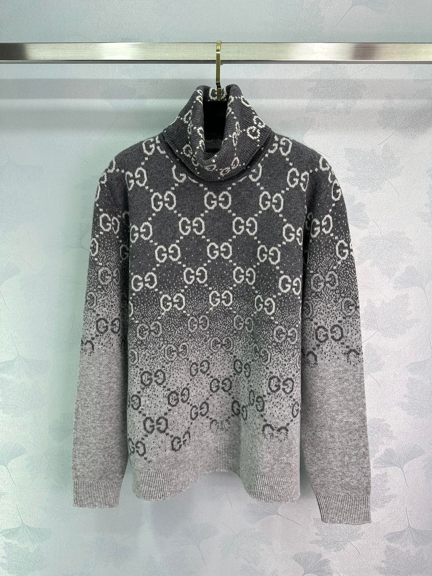 Retro high-grade gray gradient elderly sweater - Ultra-Collectible