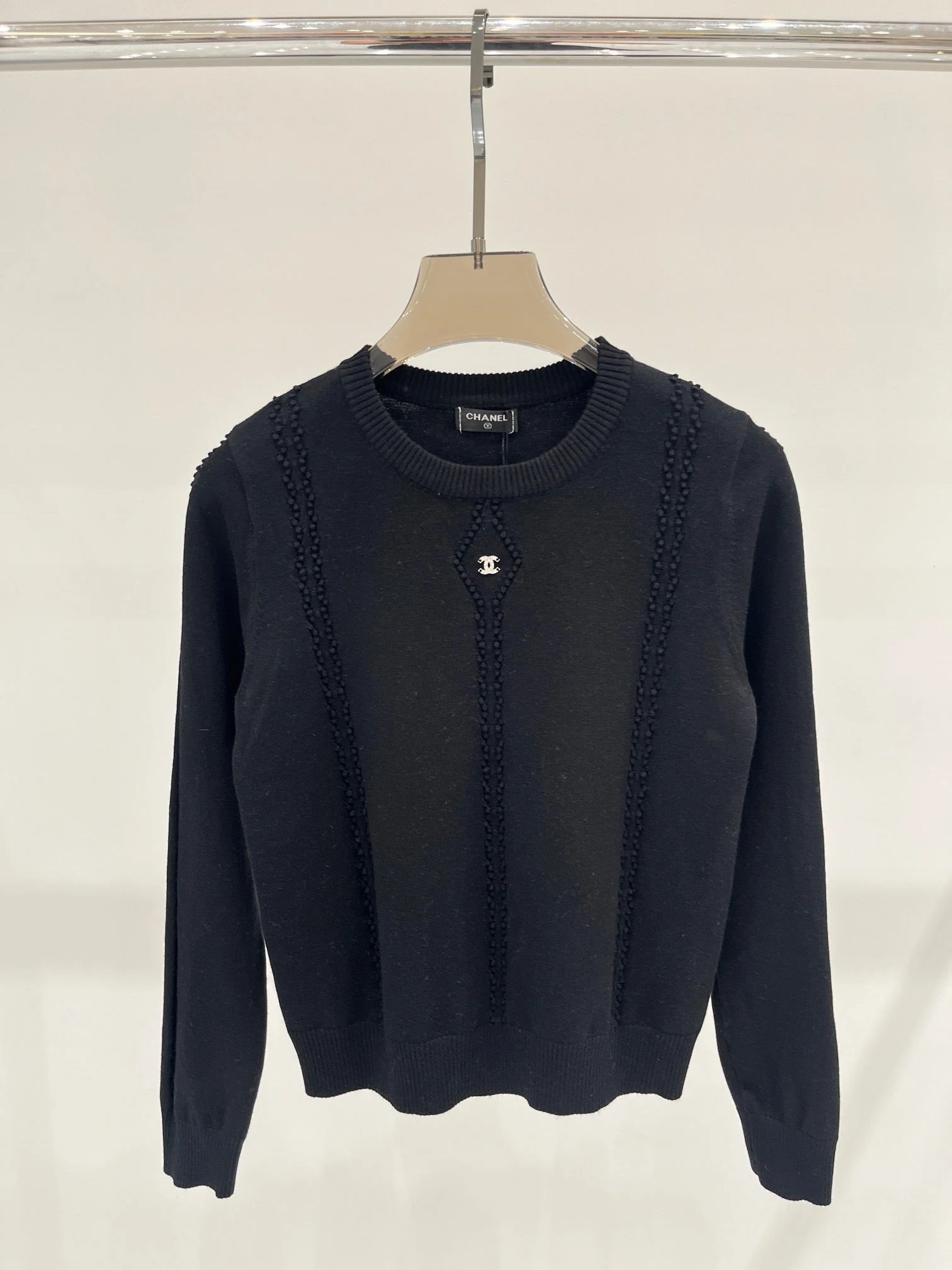 Round neck solid color twist logo knitted long sleeves - Ultra-Collectible