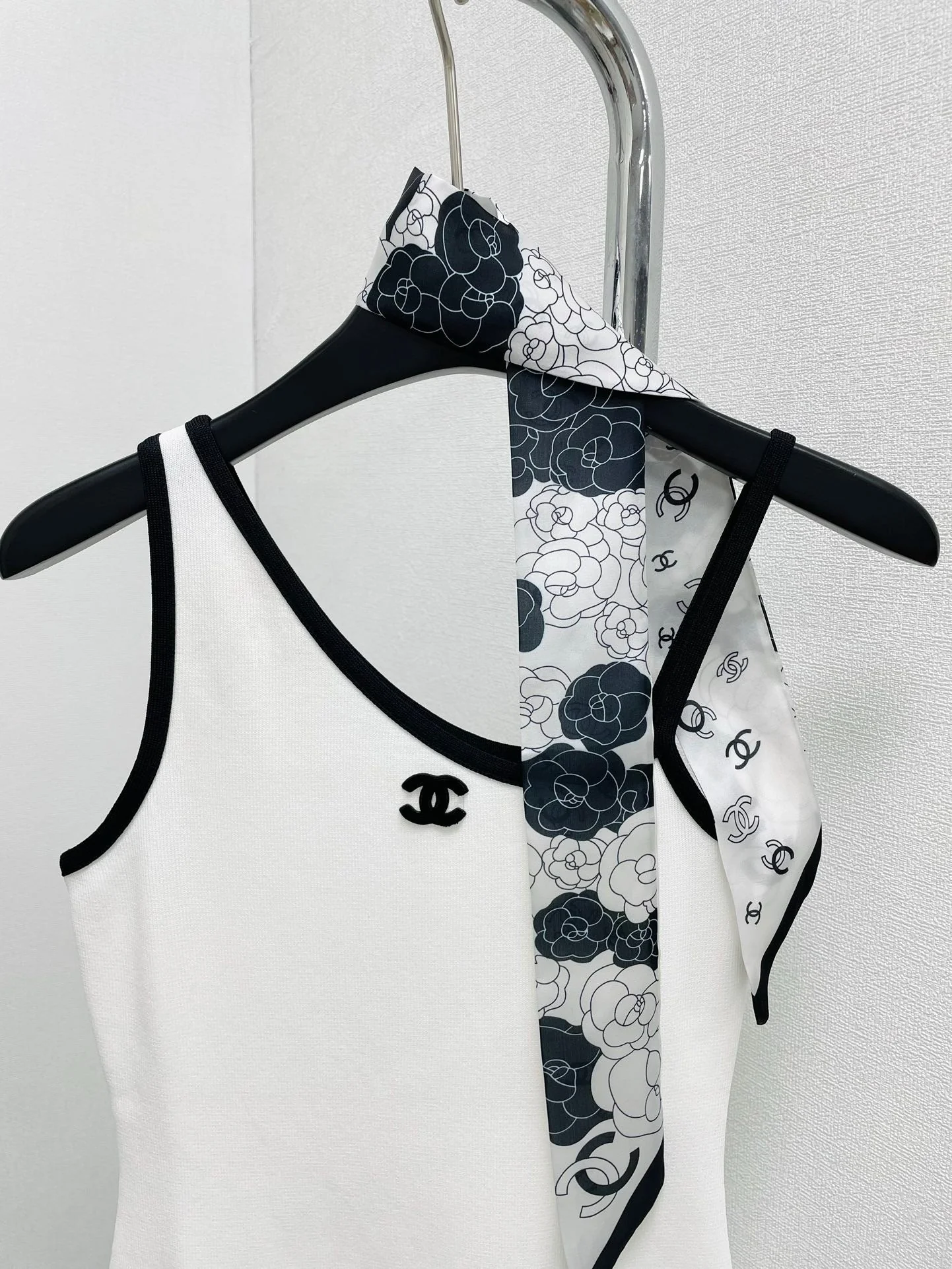 Off-shoulder suspender skirt - Ultra-Collectible