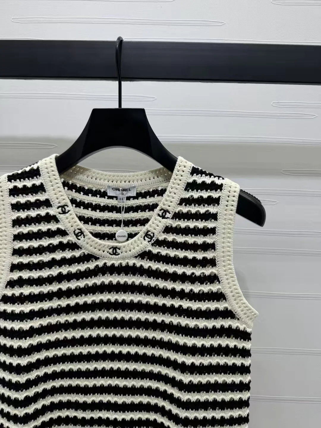 Striped knitted vest - Ultra-Collectible