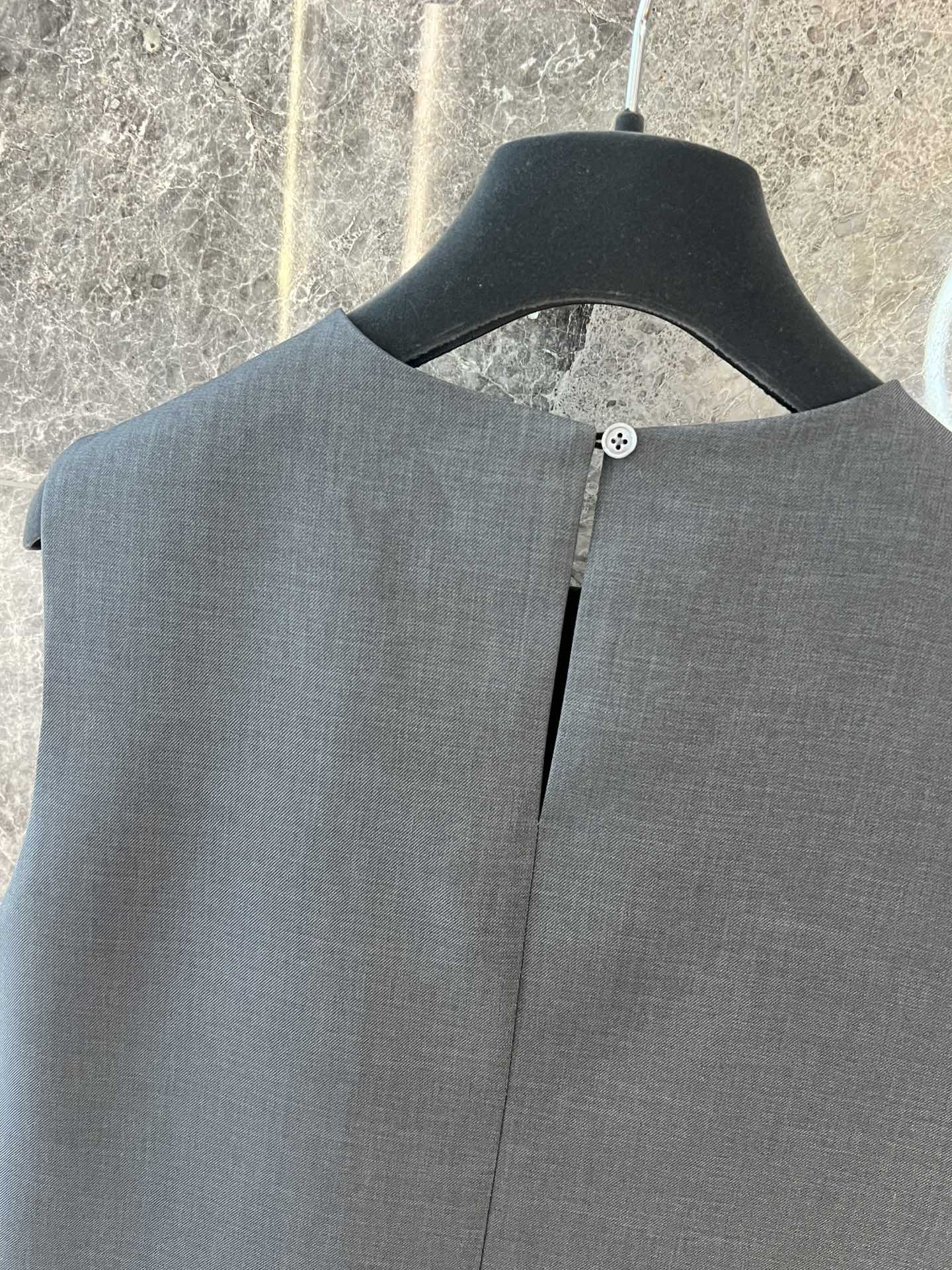 Simple sleeveless vest dress - Ultra-Collectible