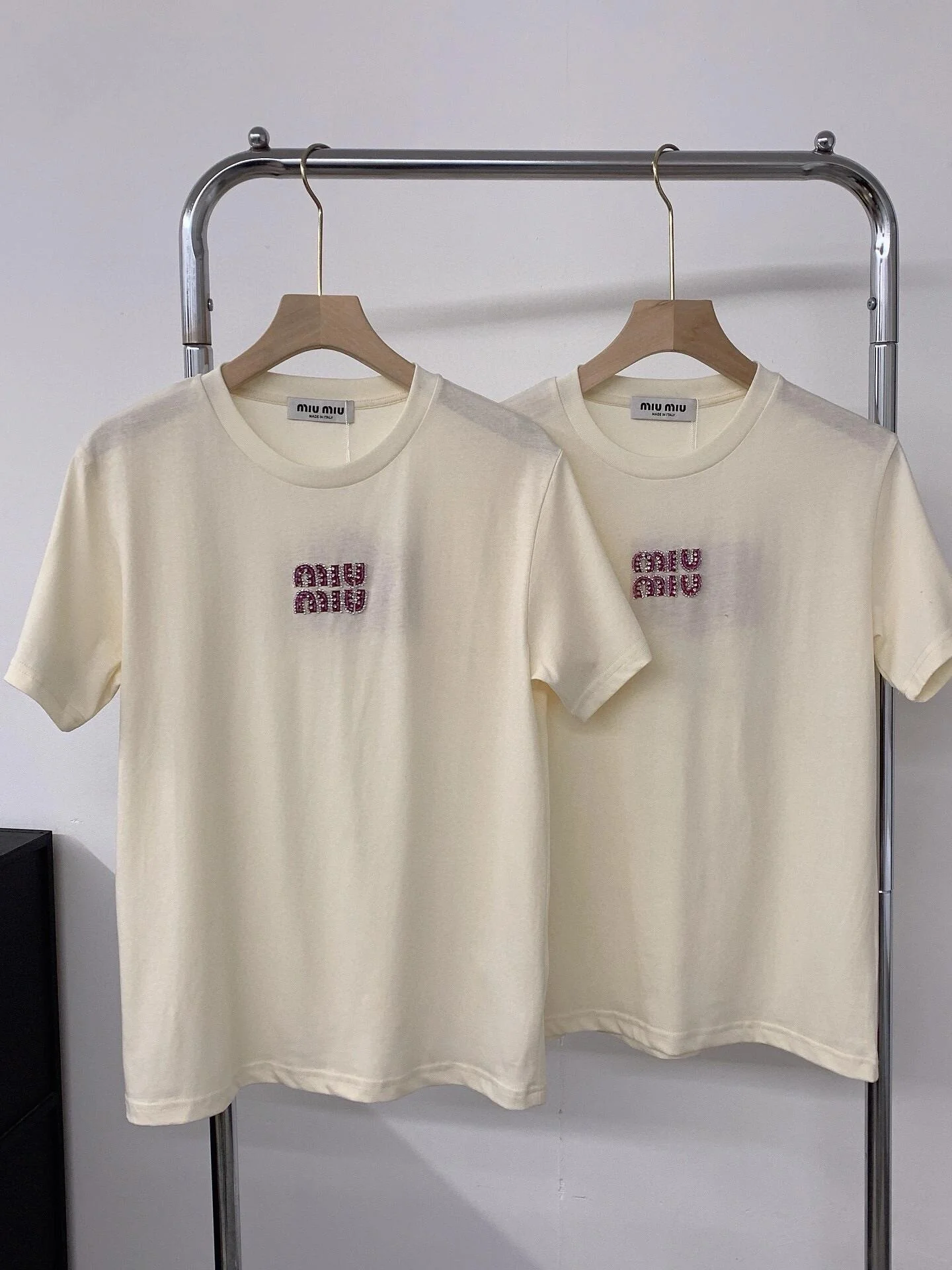 Butterfly embroidered short sleeves - Ultra-Collectible