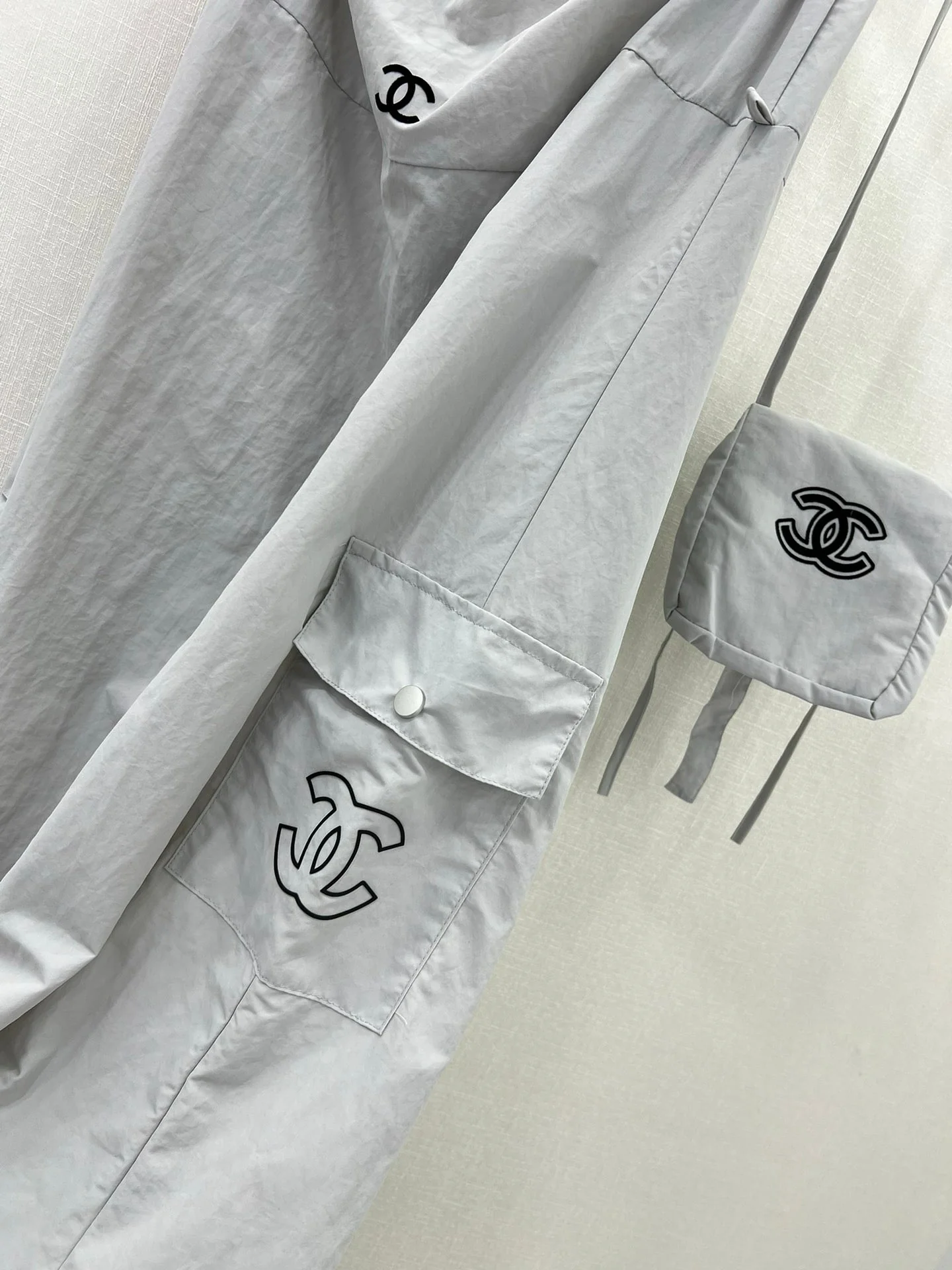 Workwear style with a small bag dress - Ultra-Collectible