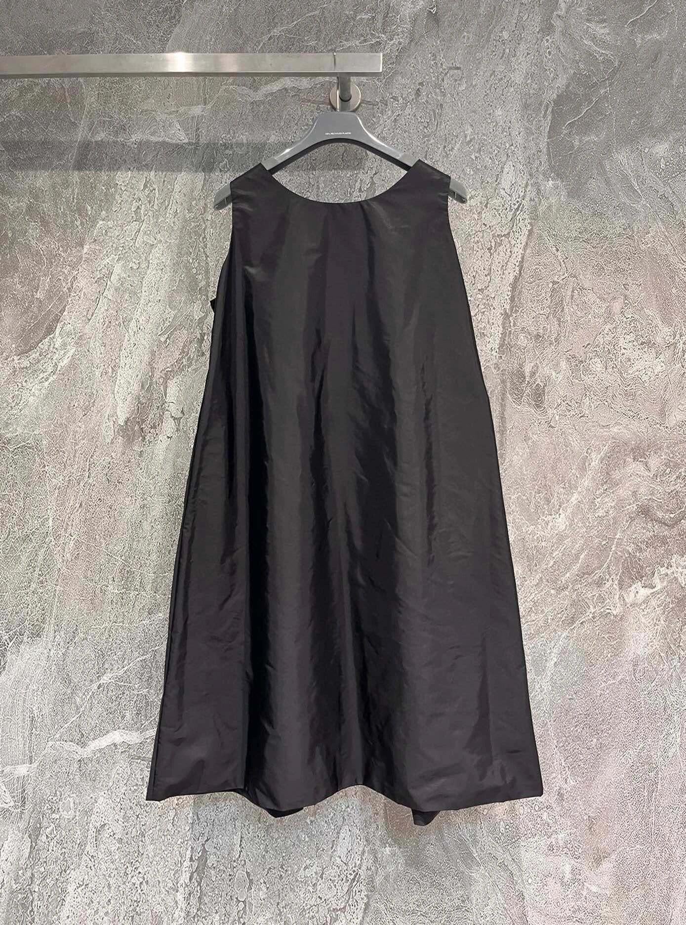 Sleeveless waist dress - Ultra-Collectible