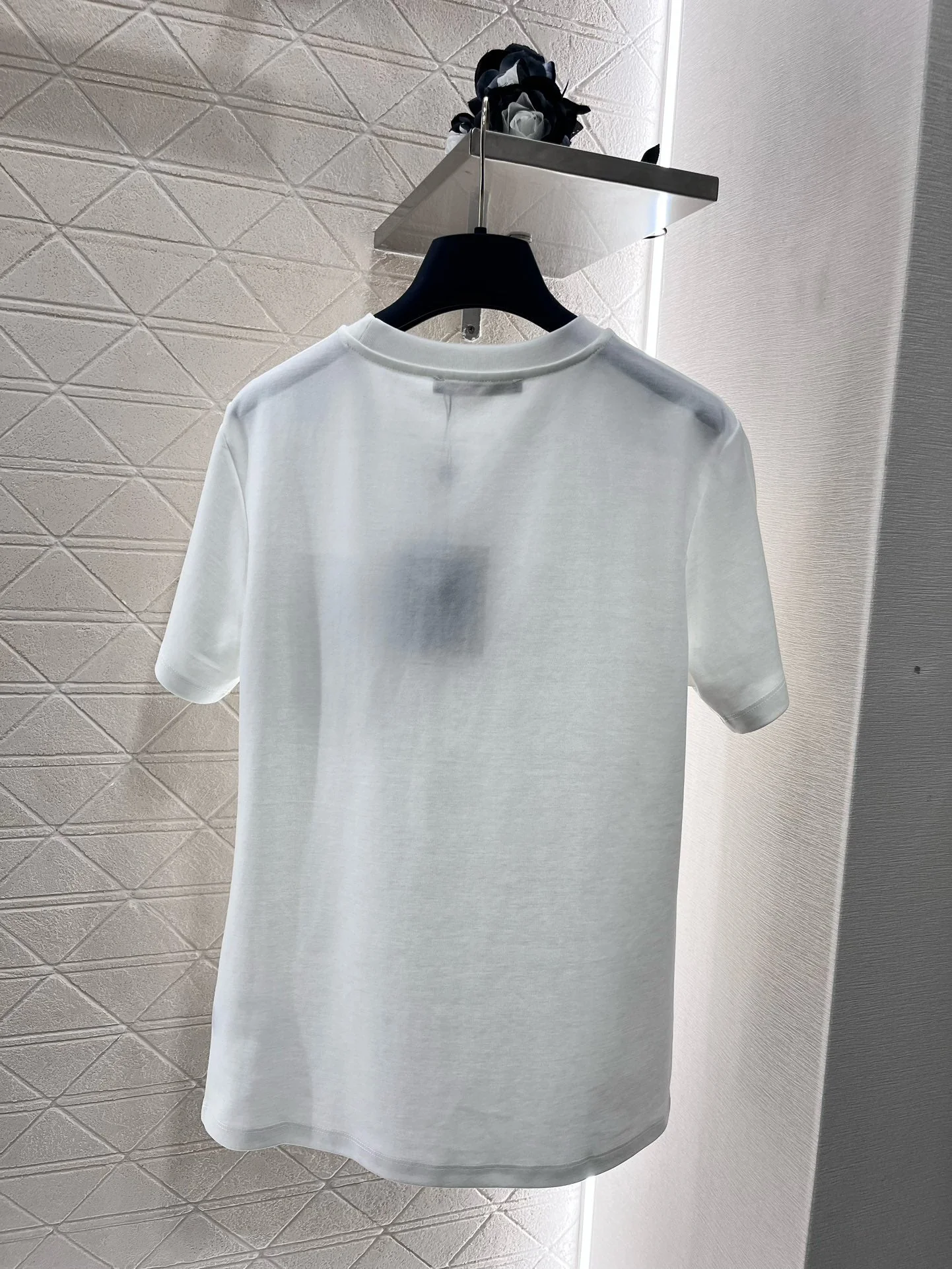 Round neck pocket chain 𝑇𝑒𝑒 - Ultra-Collectible