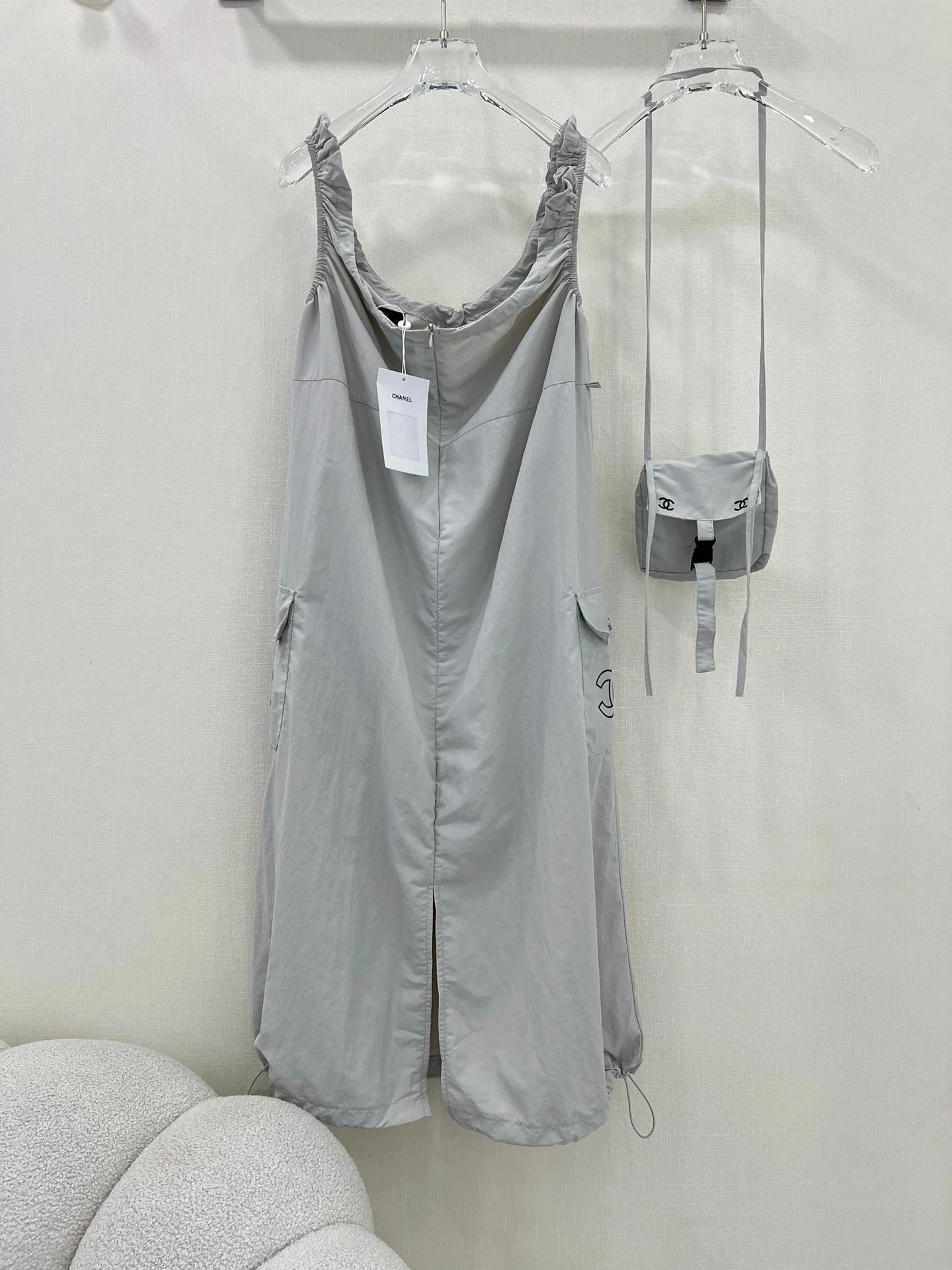 Workwear style with a small bag dress - Ultra-Collectible