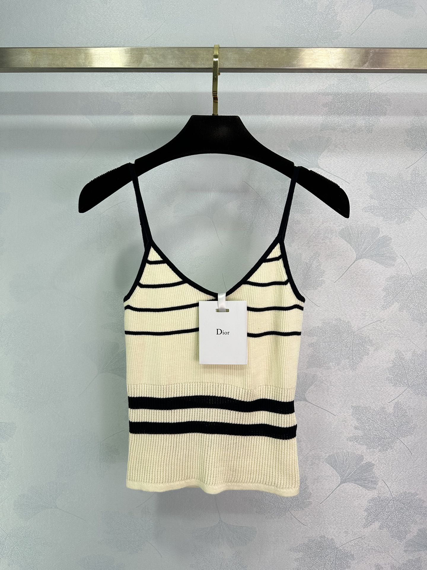Minimalist striped knitted vest - Ultra-Collectible