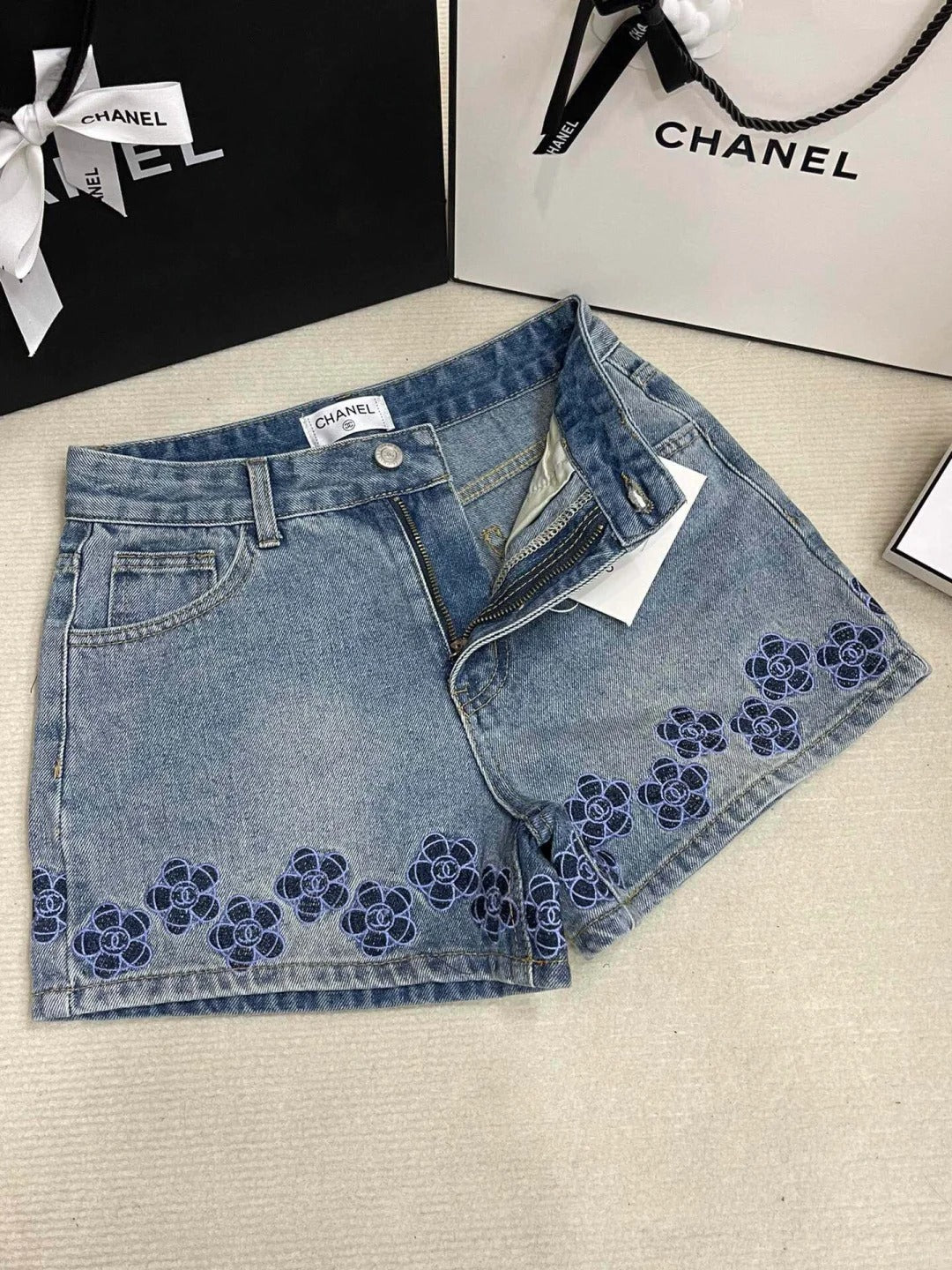 camellia embroidered shorts - Ultra-Collectible