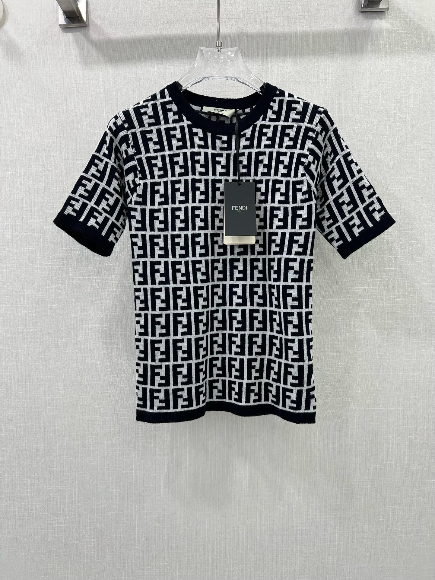 Letter knitted short sleeves - Ultra-Collectible