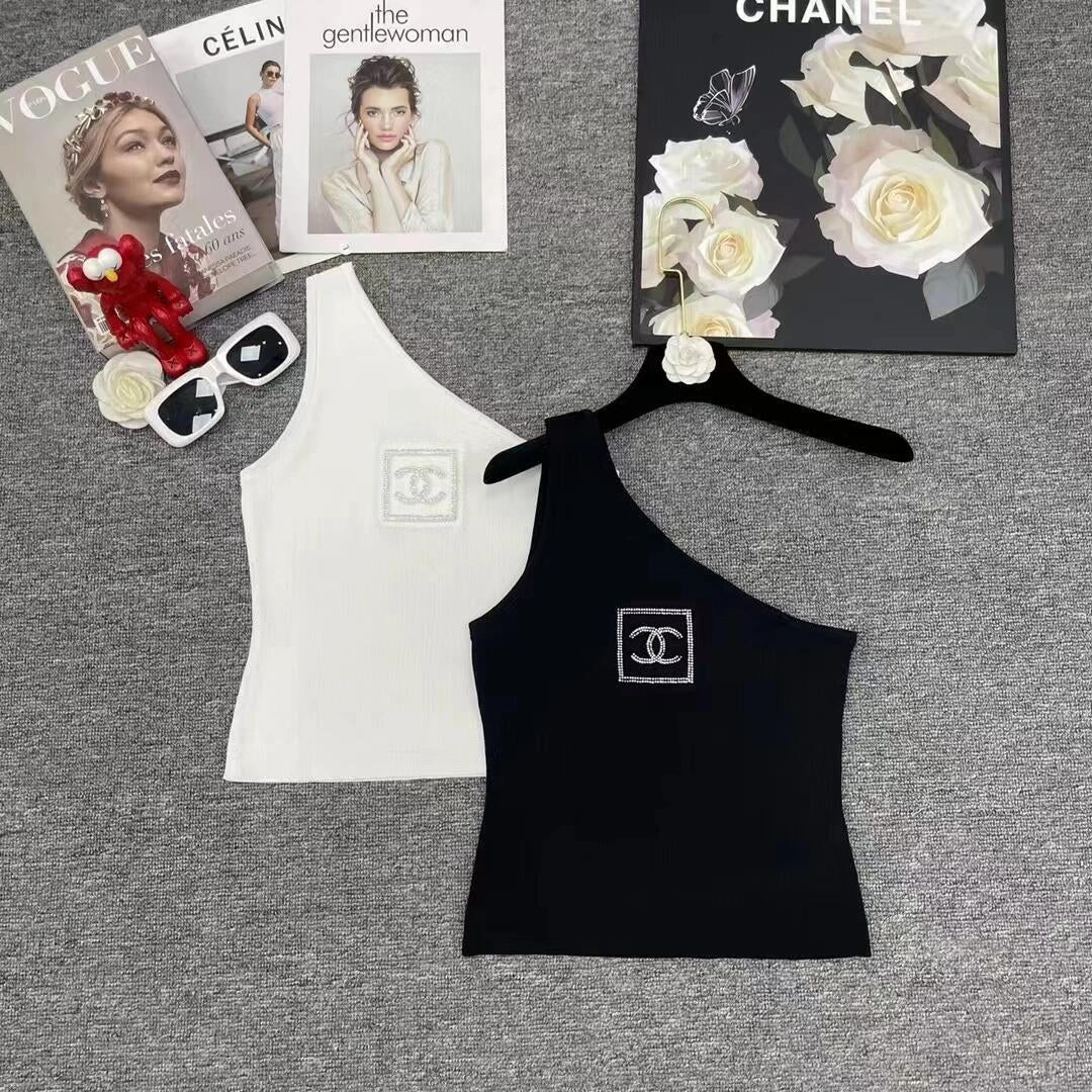 Off-shoulder knitted vest - Ultra-Collectible