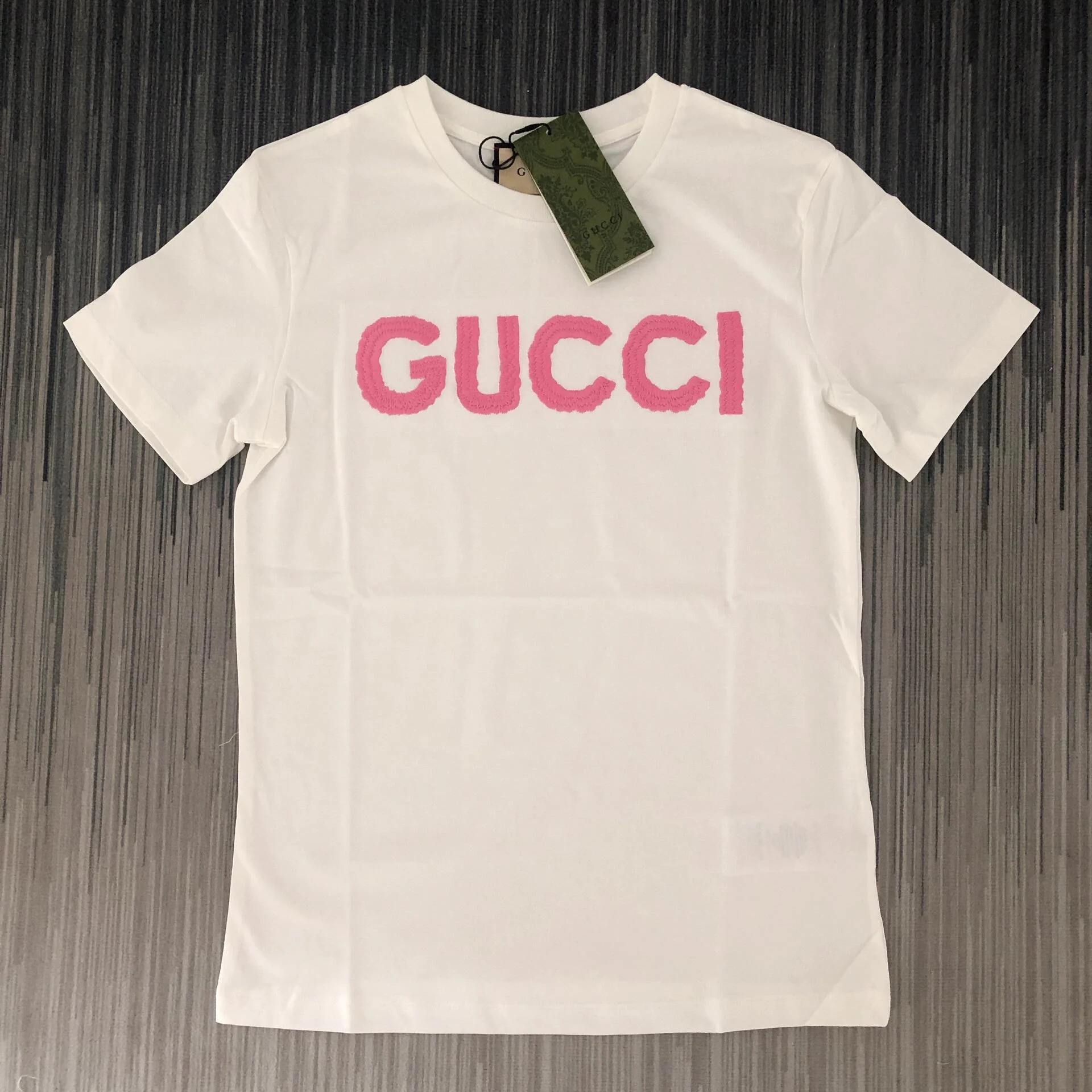 Dopamine color letter embroidered short-sleeved T-shirt - Ultra-Collectible