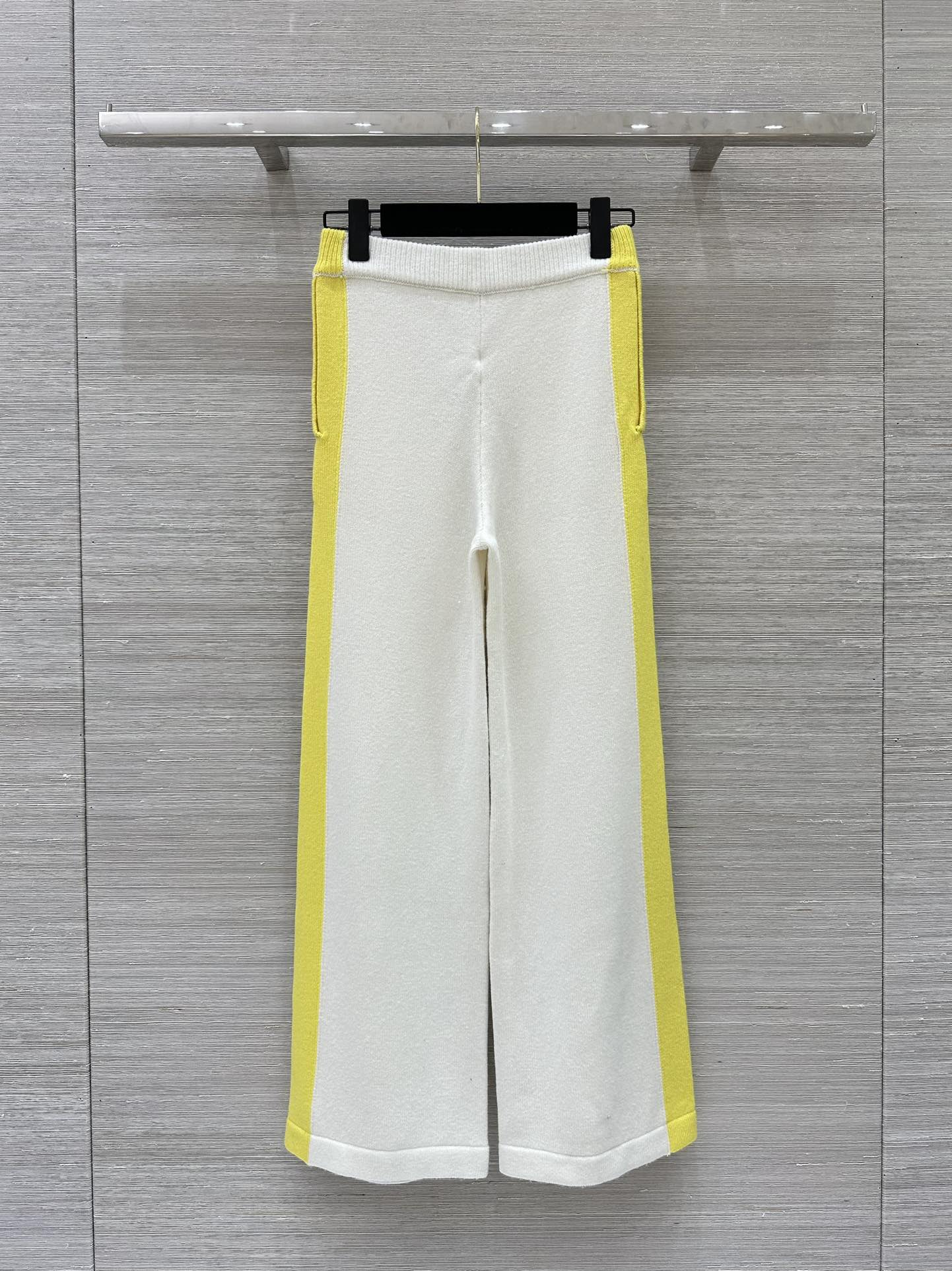 Contrast-trimmed cashmere wide-leg straight-leg trousers - Ultra-Collectible