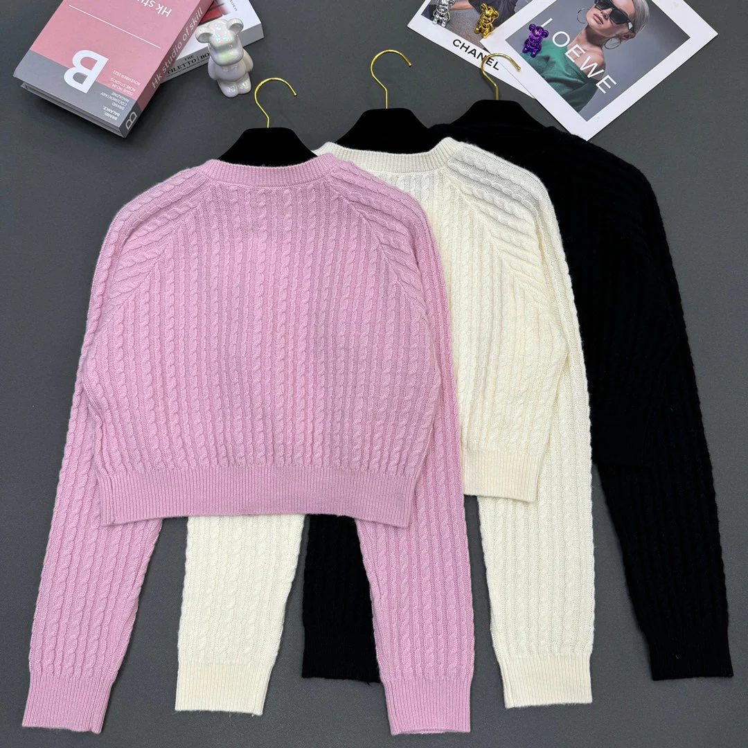 Crew neck slit cardigan - Ultra-Collectible