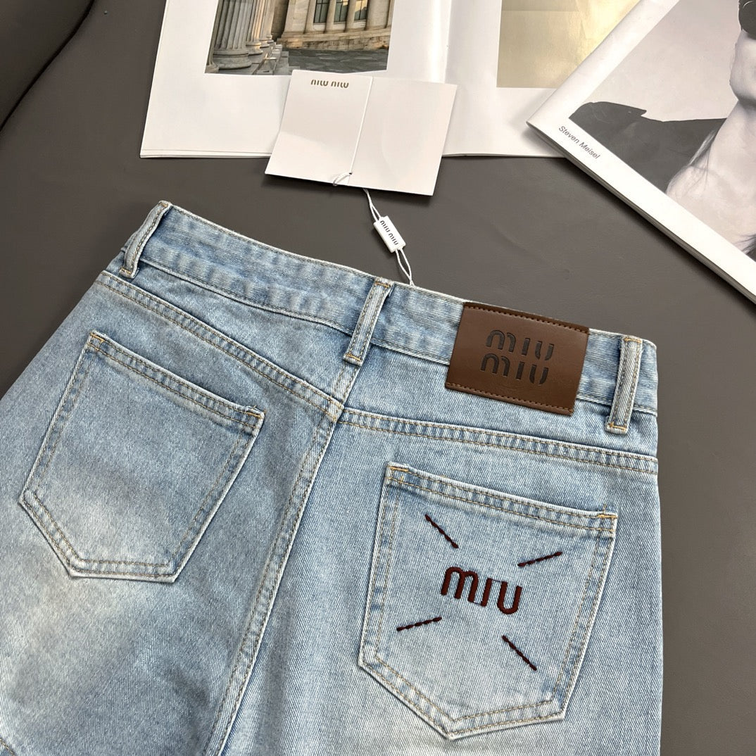 Denim shorts with back pocket embroidery - Ultra-Collectible
