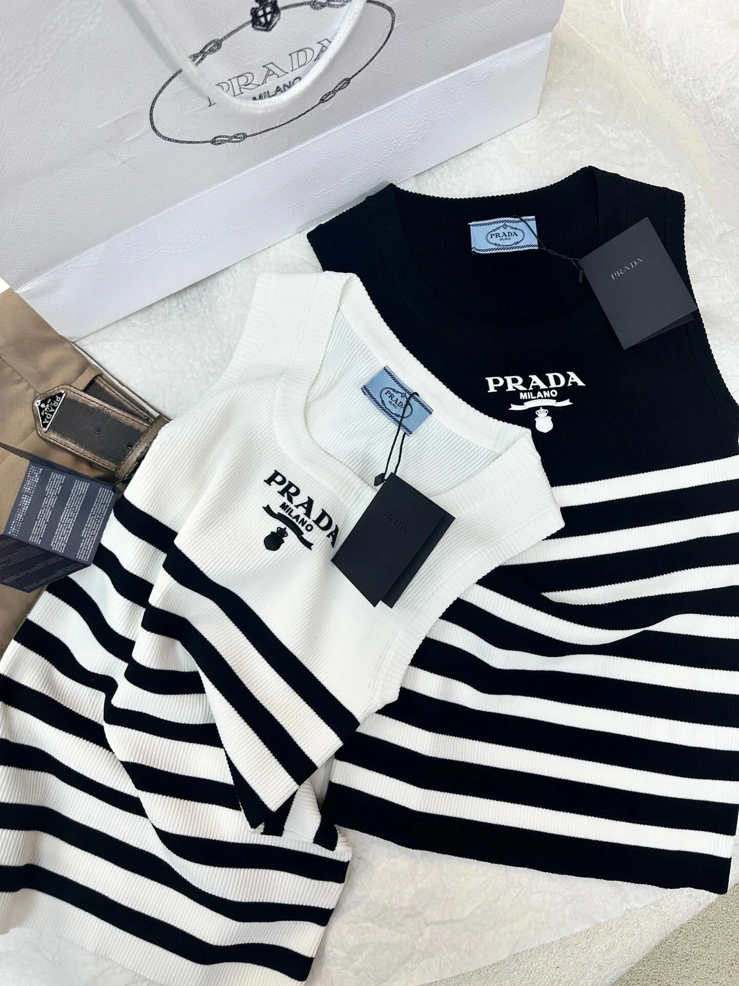 Letter stripe knitted vest - Ultra-Collectible