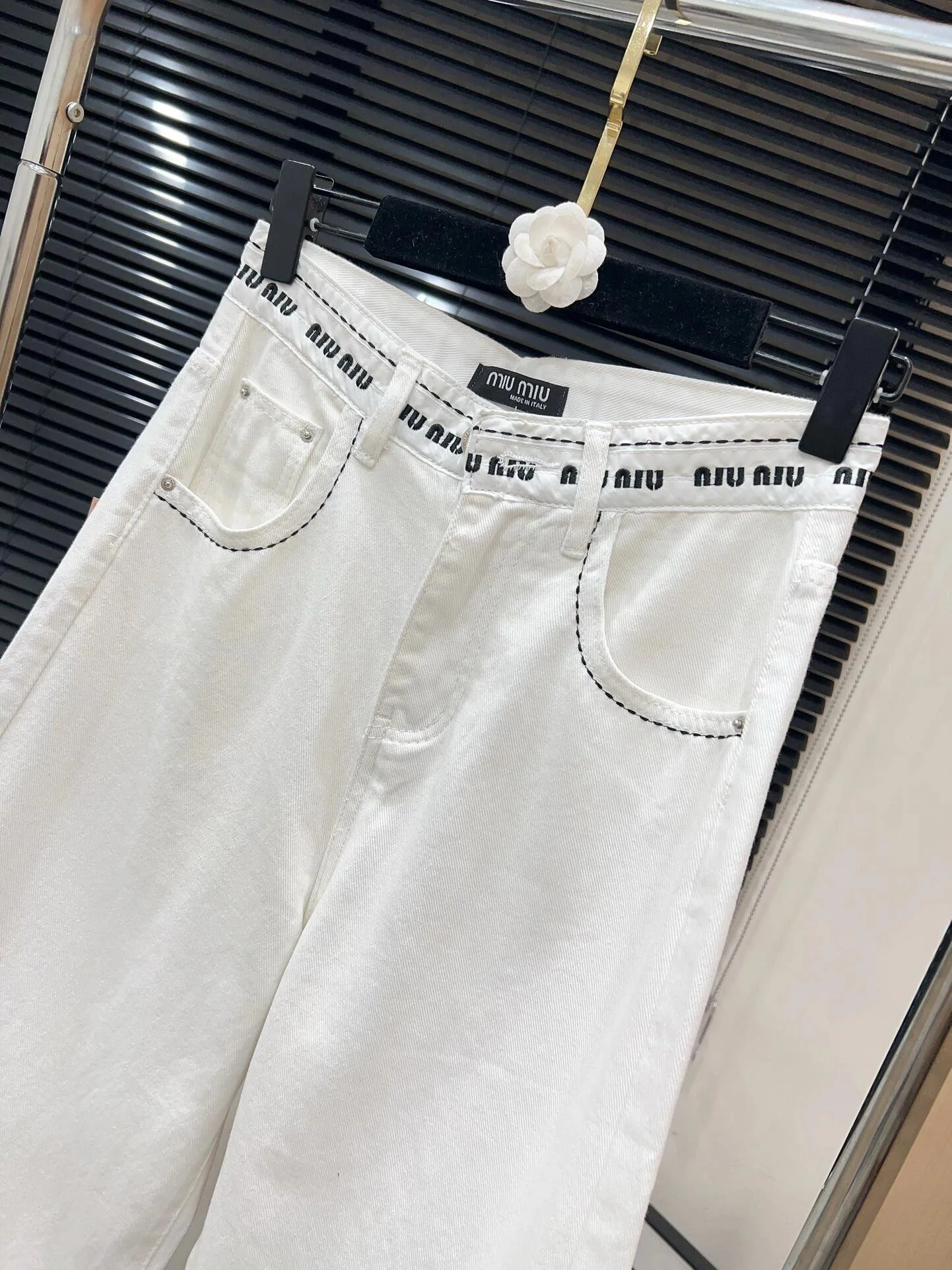 White jeans with logo on waist - Ultra-Collectible