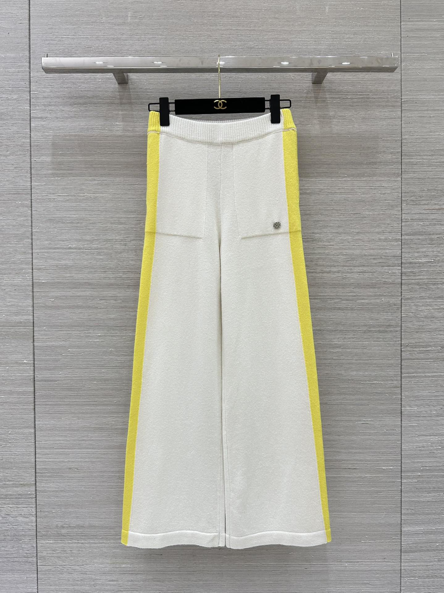 Contrast-trimmed cashmere wide-leg straight-leg trousers - Ultra-Collectible