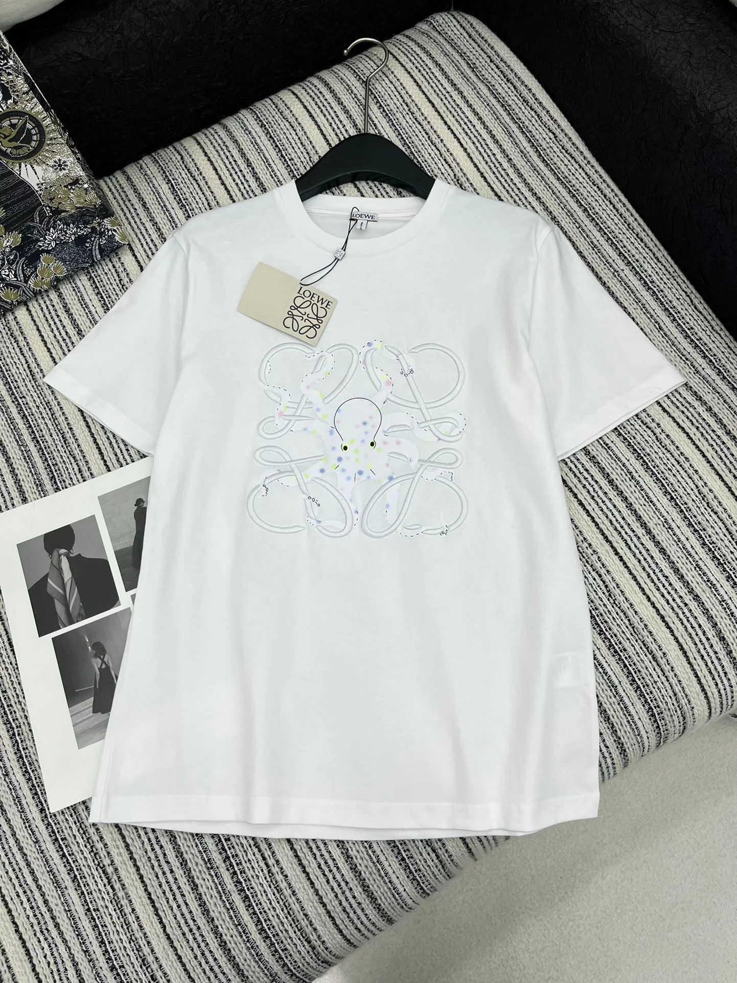Round neck embroidered short sleeves 𝑇𝑒𝑒 - Ultra-Collectible