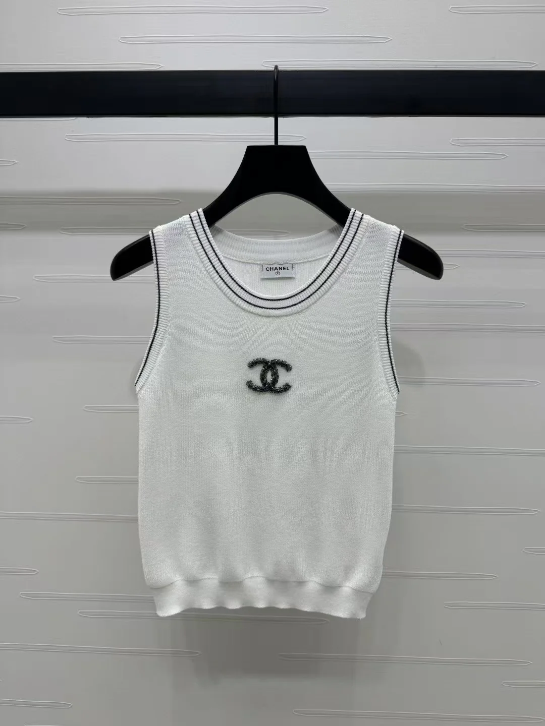 Beaded logo knitted vest - Ultra-Collectible