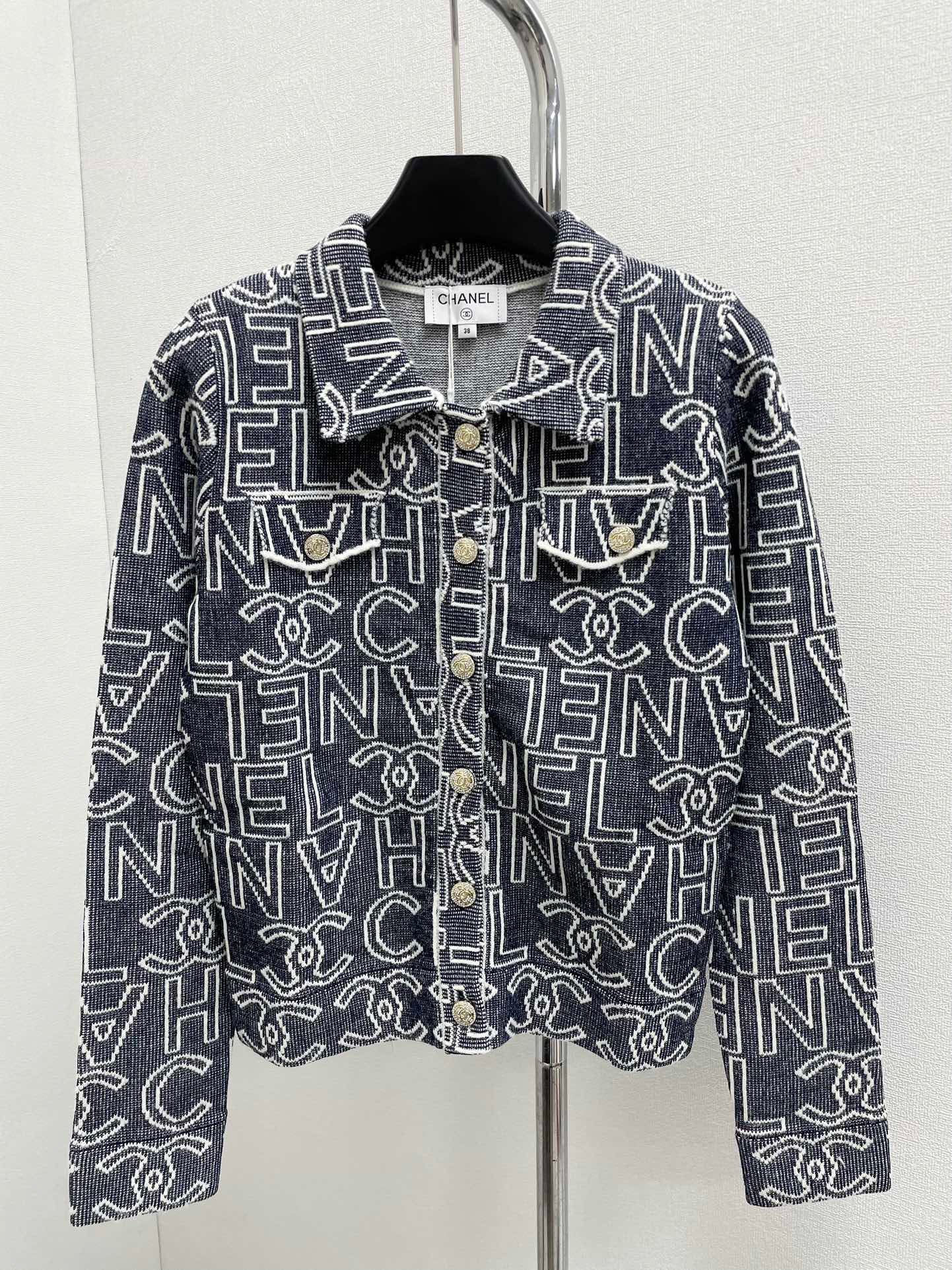 Button cardigan with lapel - Ultra-Collectible