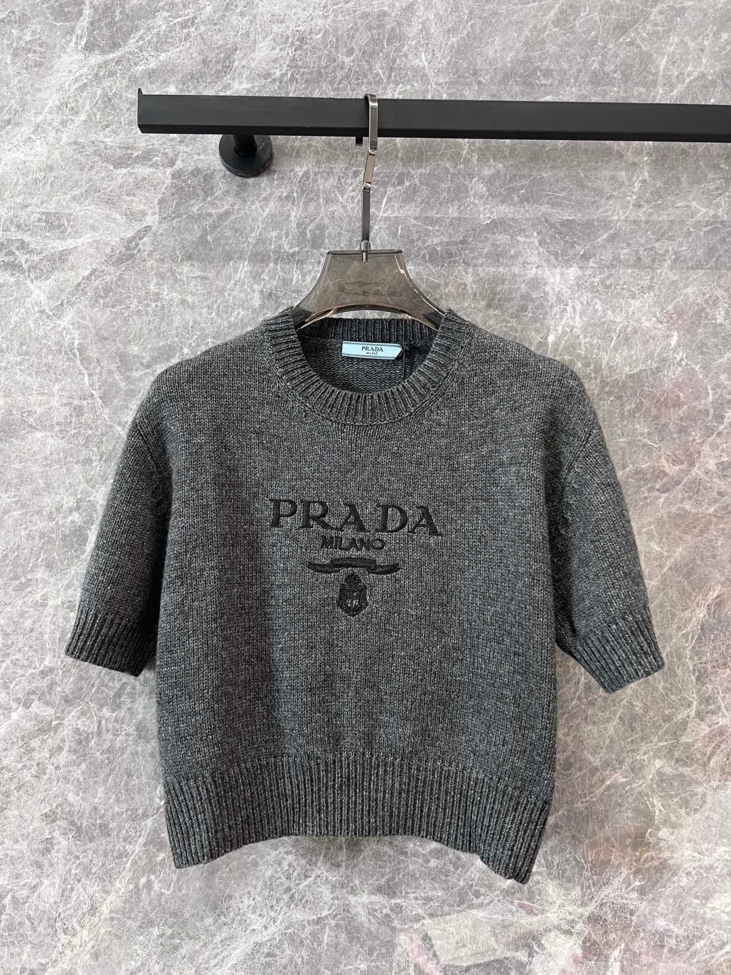 Letter embroidered knitted short sleeves - Ultra-Collectible