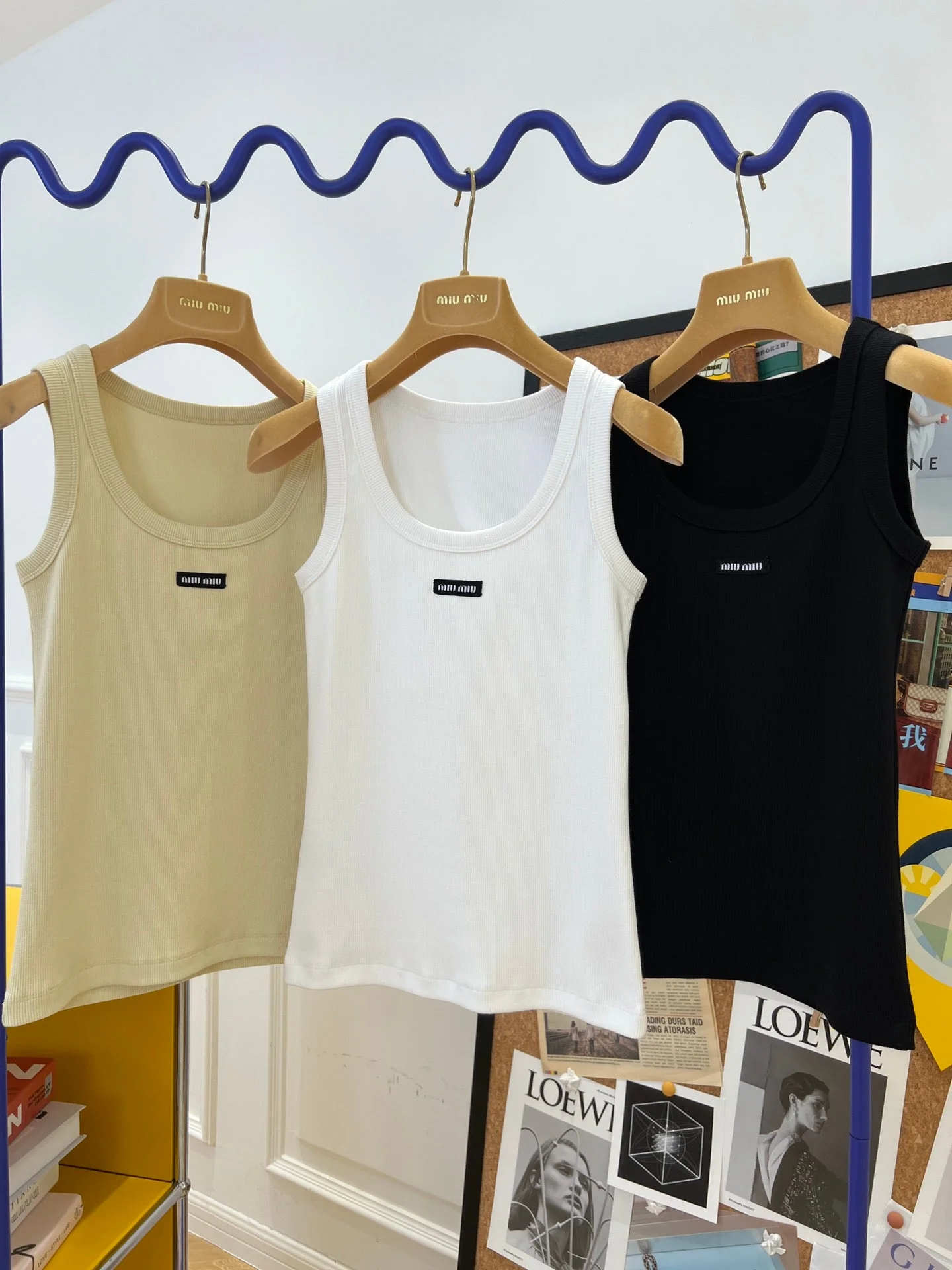 Embroidered logo vest - Ultra-Collectible