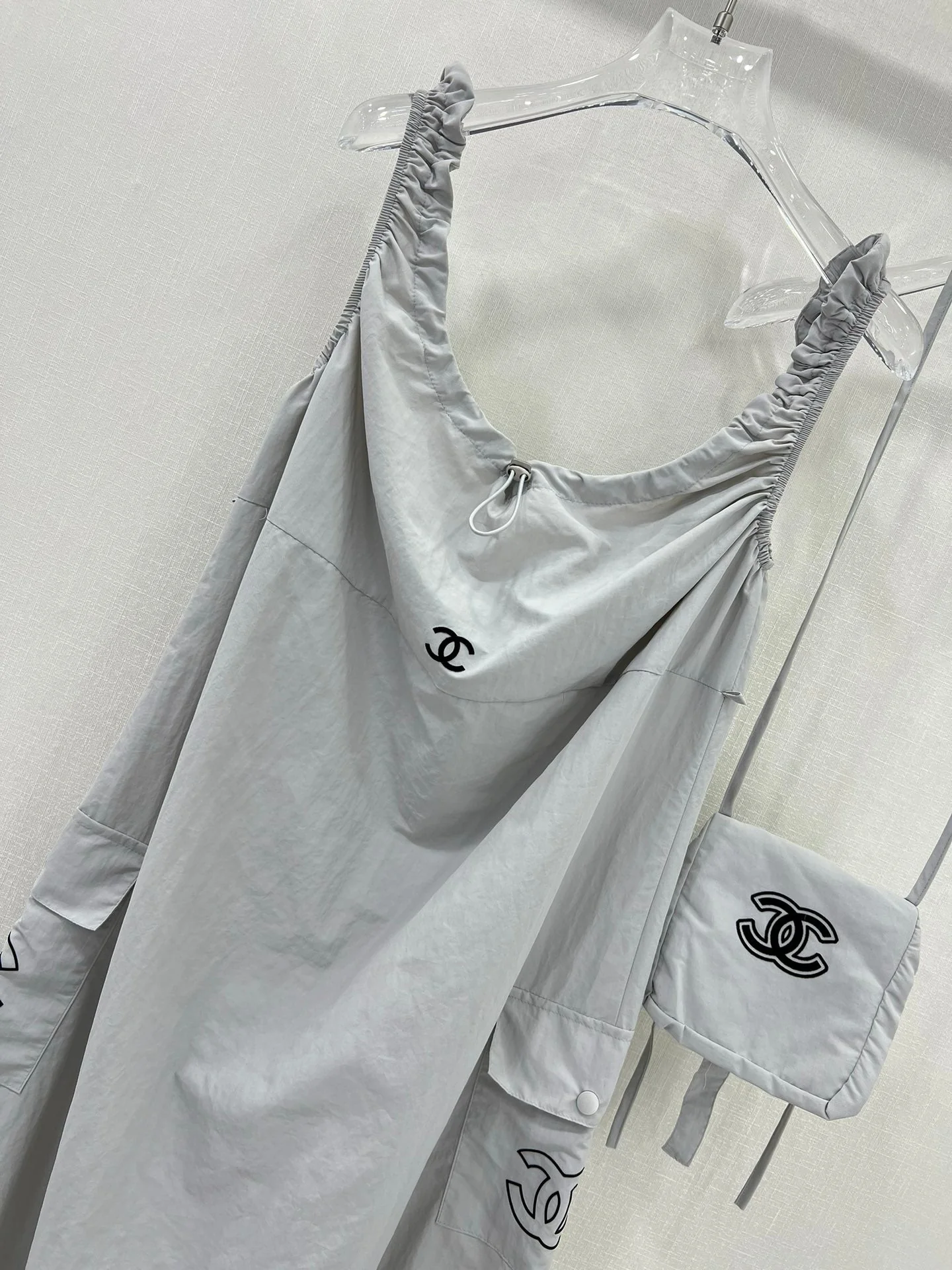 Workwear style with a small bag dress - Ultra-Collectible