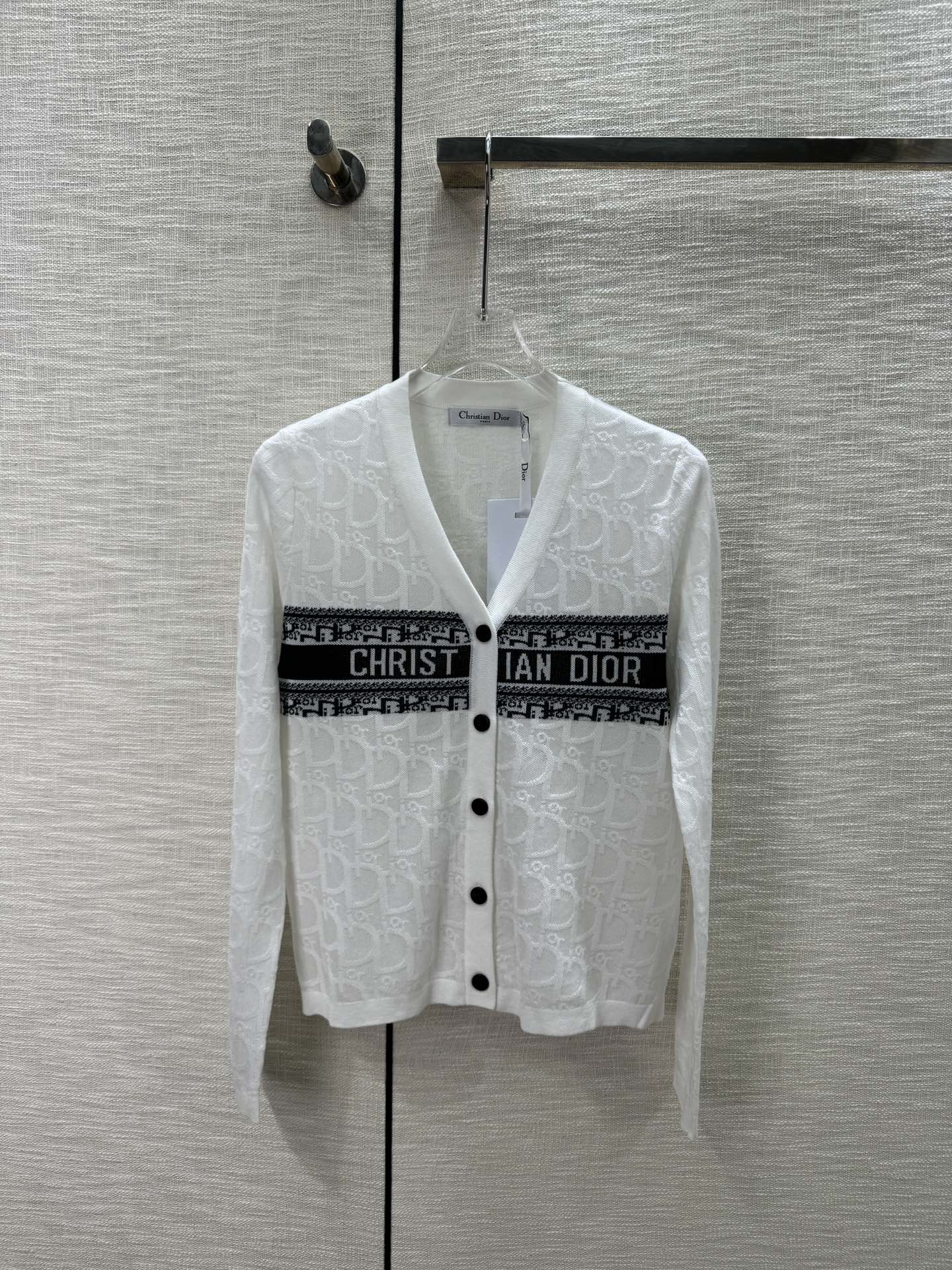 Contrast color logo knitted cardigan - Ultra-Collectible