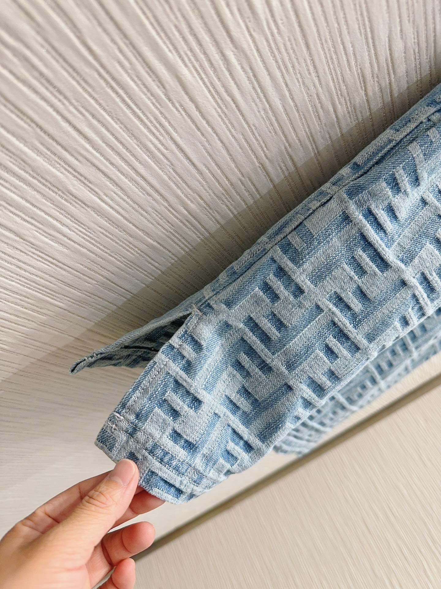 Printed denim dress - Ultra-Collectible