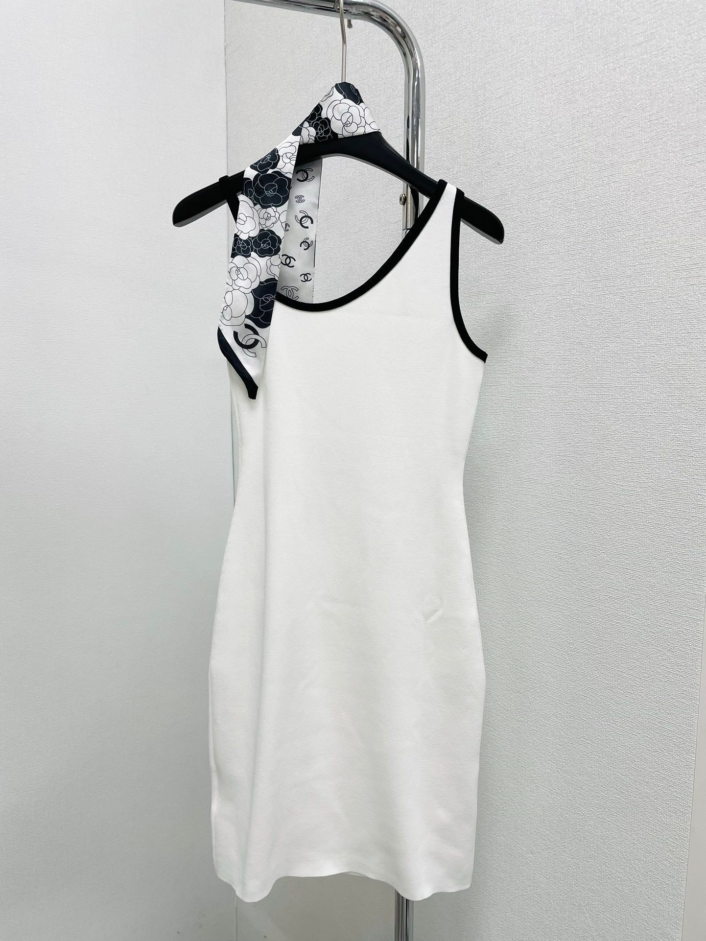 Off-shoulder suspender skirt - Ultra-Collectible