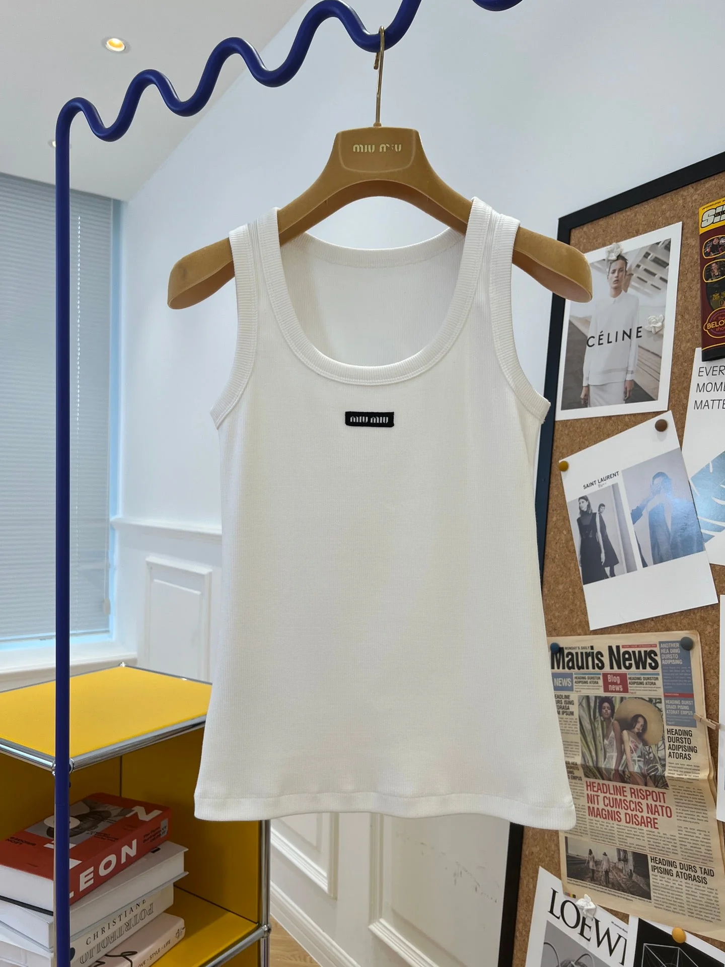 Embroidered logo vest - Ultra-Collectible