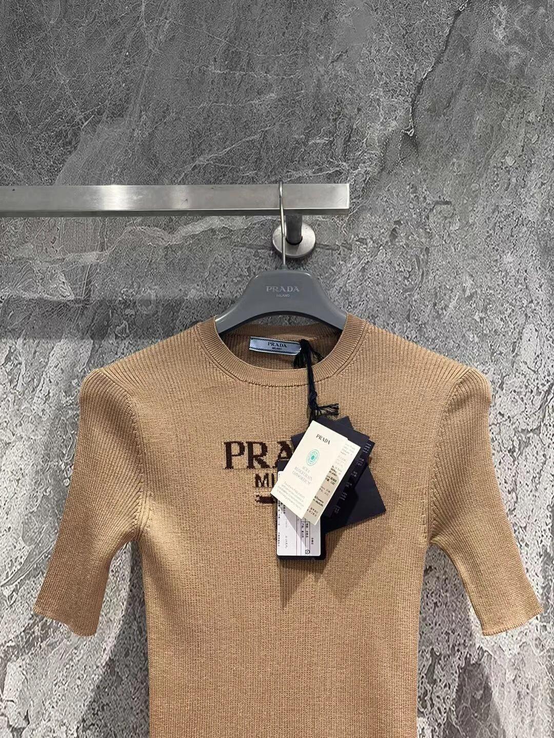 Milk tea color knitted short sleeves - Ultra-Collectible