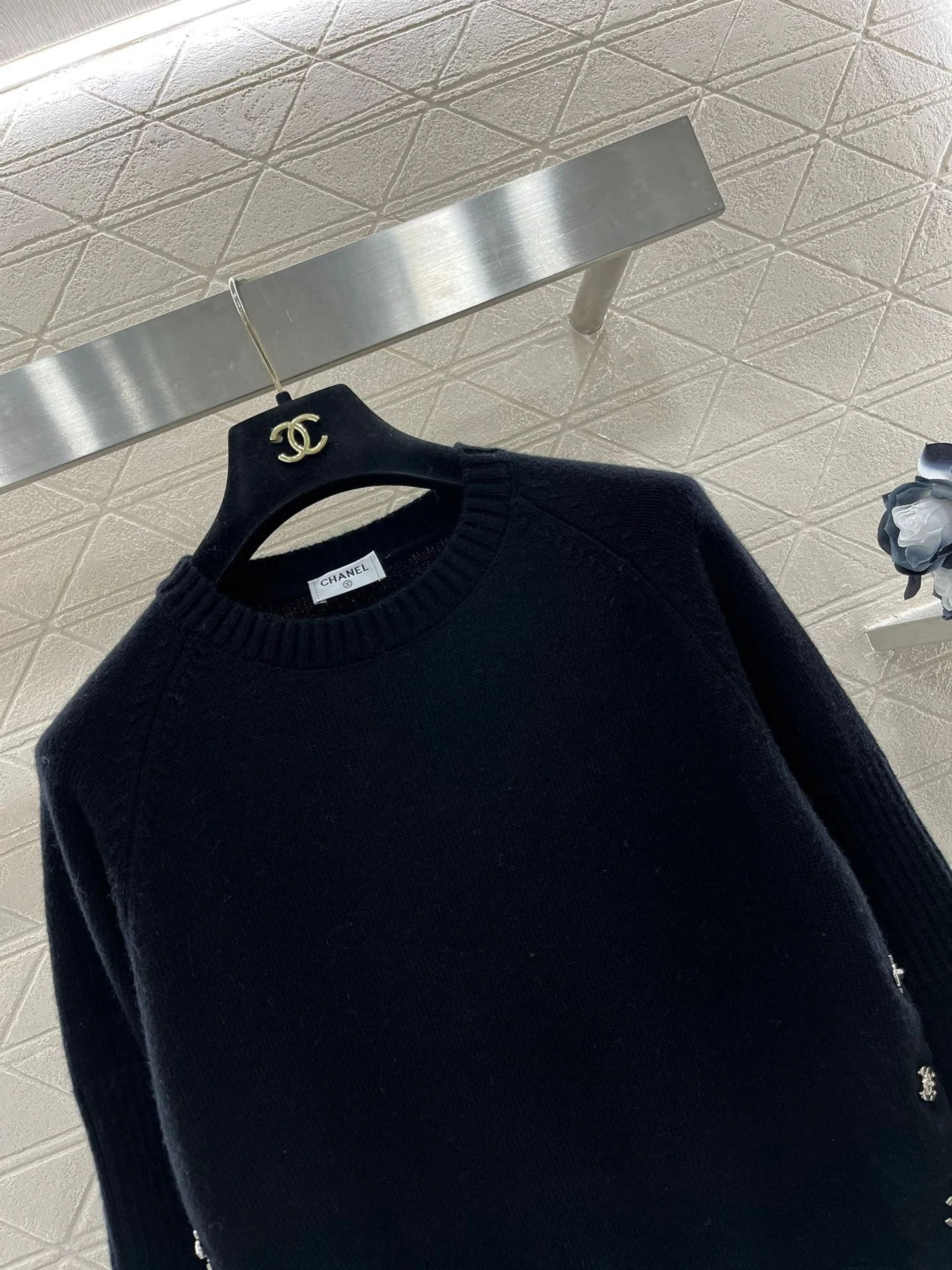 Simple style sweater - Ultra-Collectible