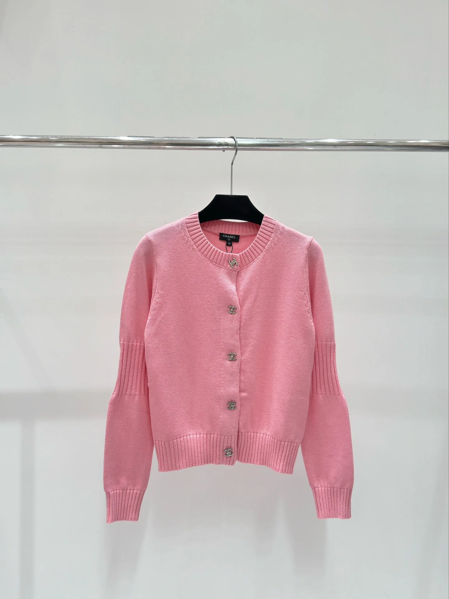 Round neck cardigan - Ultra-Collectible