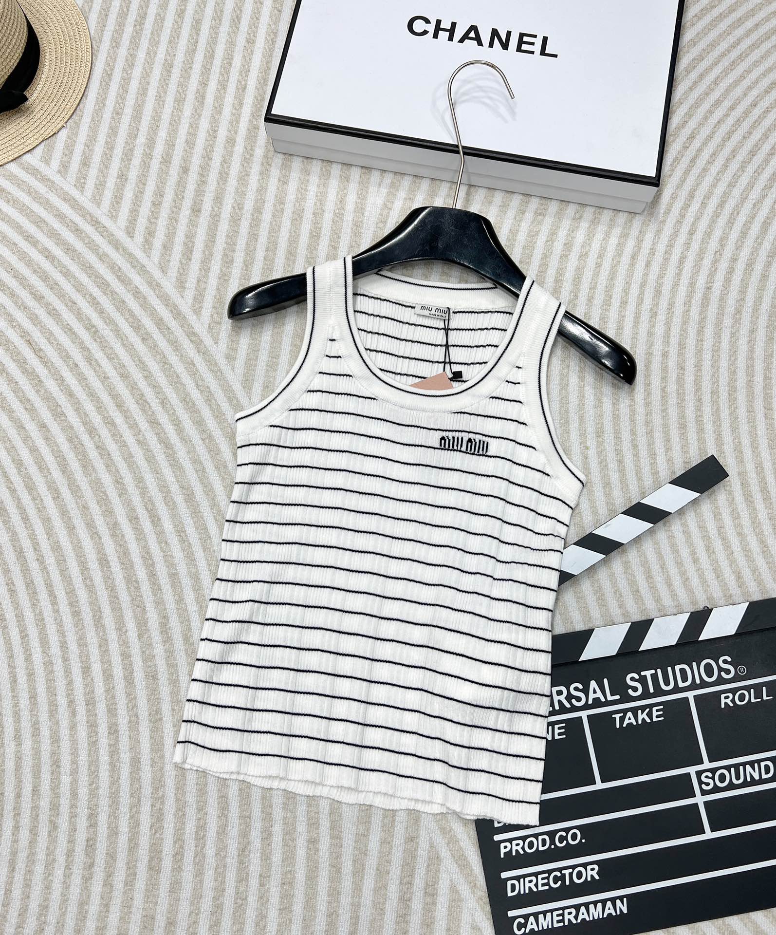 Striped letter jacquard knitted vest - Ultra-Collectible